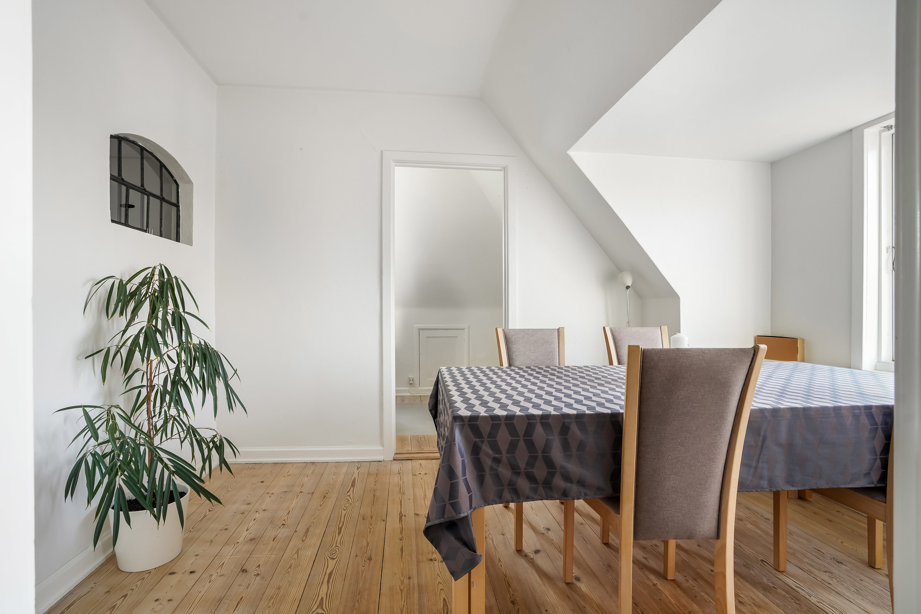 Fremhævet stue billede i fuldskærmstilstand. Billede af Engvej 45, 2., 5230 Odense M