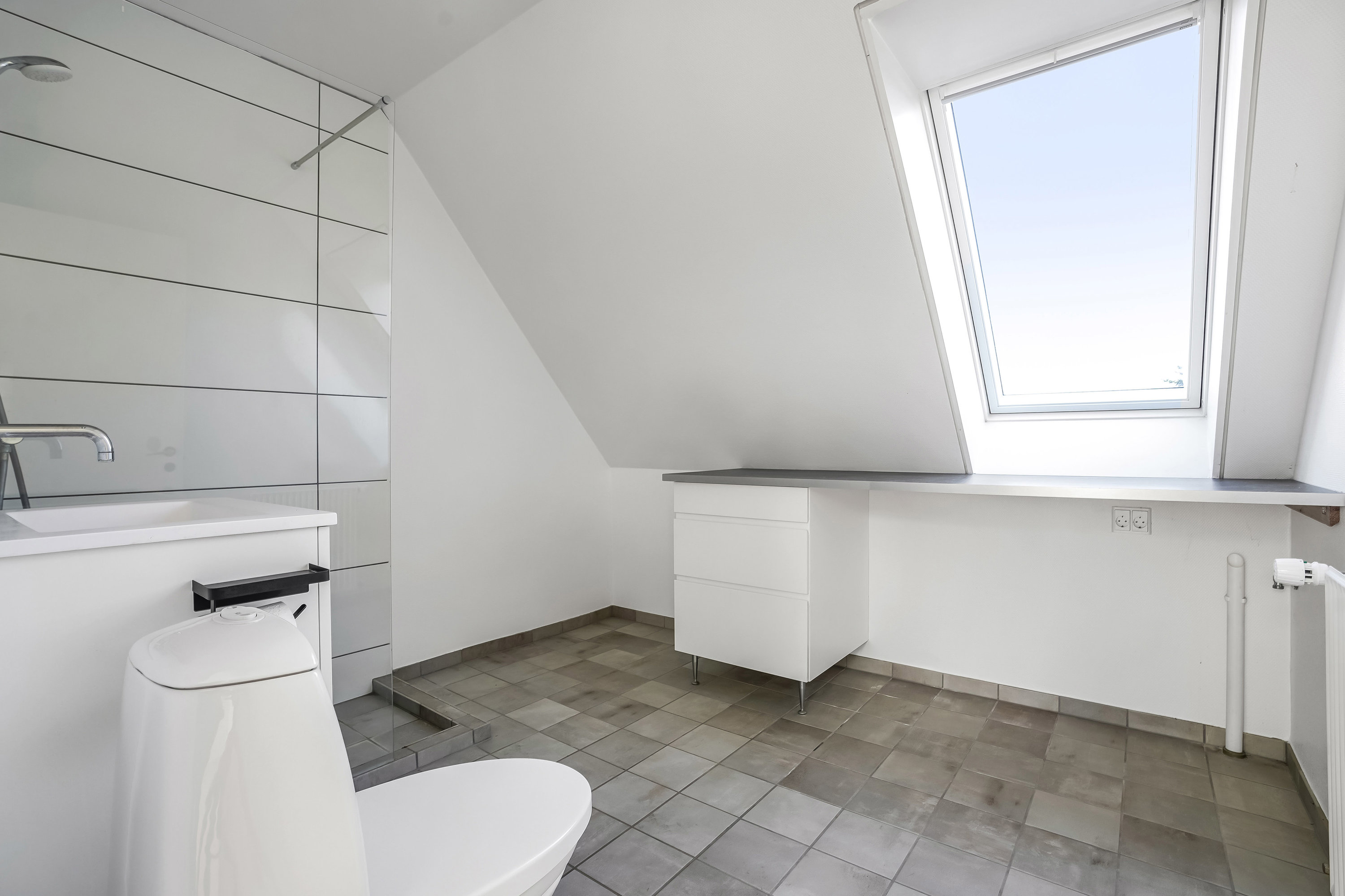 Fremhævet toilet billede i fuldskærmstilstand. Billede af Neder-Holluf-Vej 30G, Neder Holluf, 5220 Odense SØ