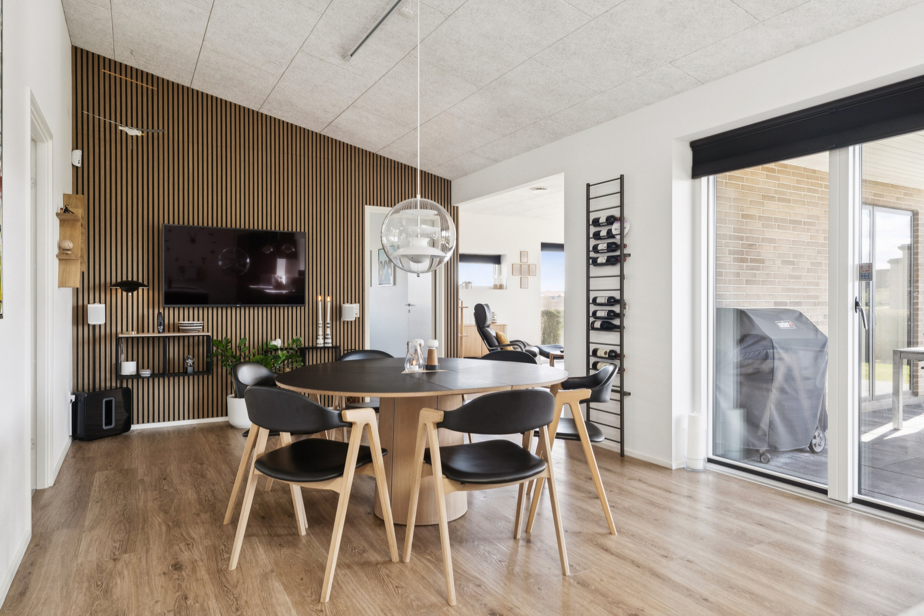 Fremhævet alrum billede i fuldskærmstilstand. Billede af Skovbærvej 26, 8840 Rødkærsbro