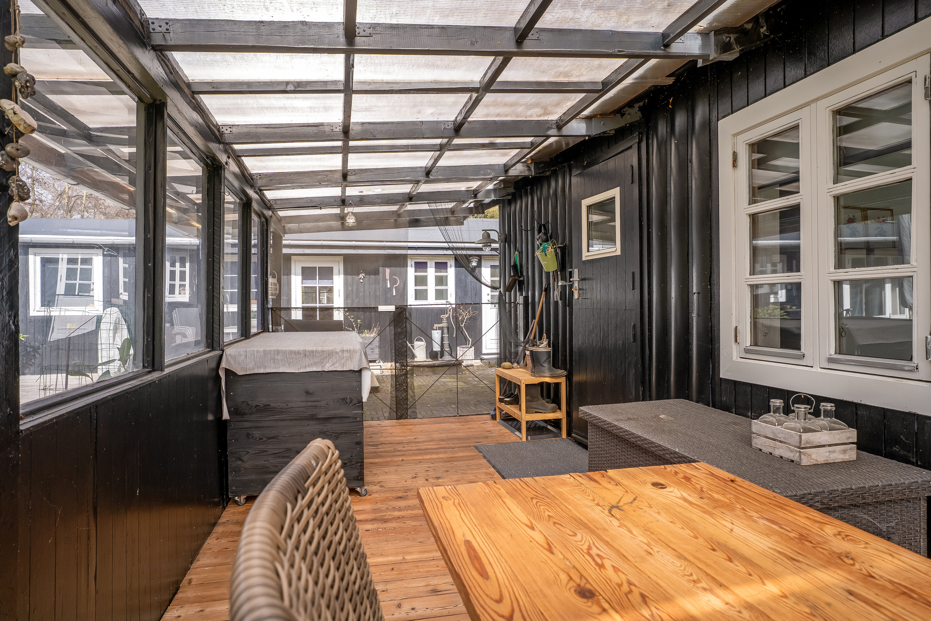 Fremhævet overdækket terrasse billede i fuldskærmstilstand. Billede af Hummingen Strandvej 32, Hummingen, 4983 Dannemare