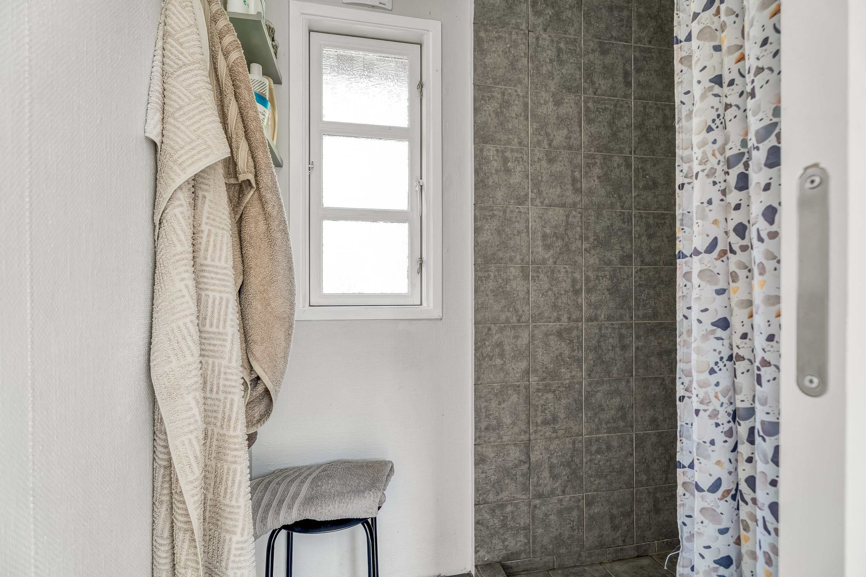 Fremhævet badeværelse billede i fuldskærmstilstand. Billede af Hummingen Strandvej 32, Hummingen, 4983 Dannemare