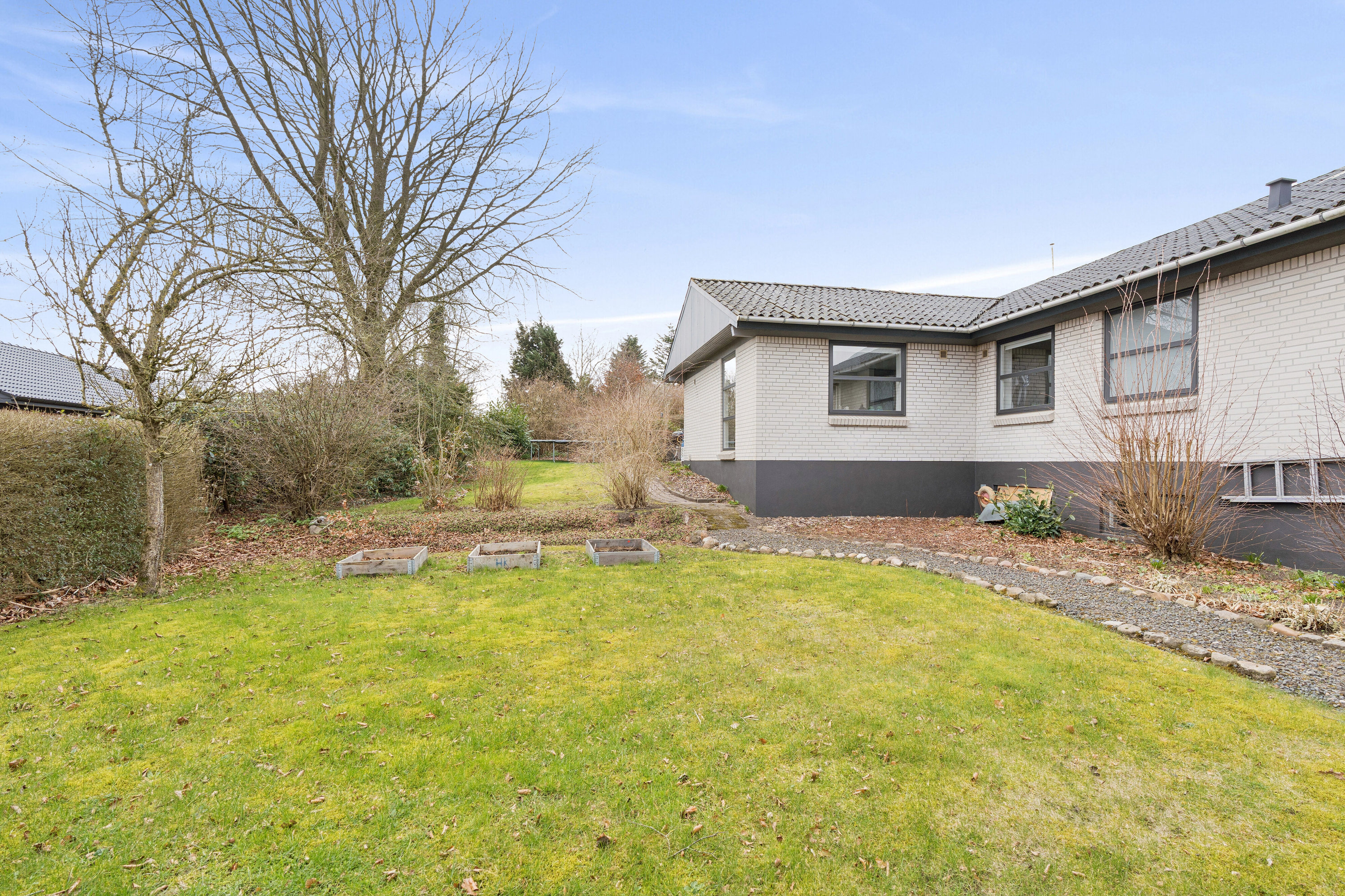 Fremhævet set fra haven billede i fuldskærmstilstand. Billede af Højene 1, 7250 Hejnsvig