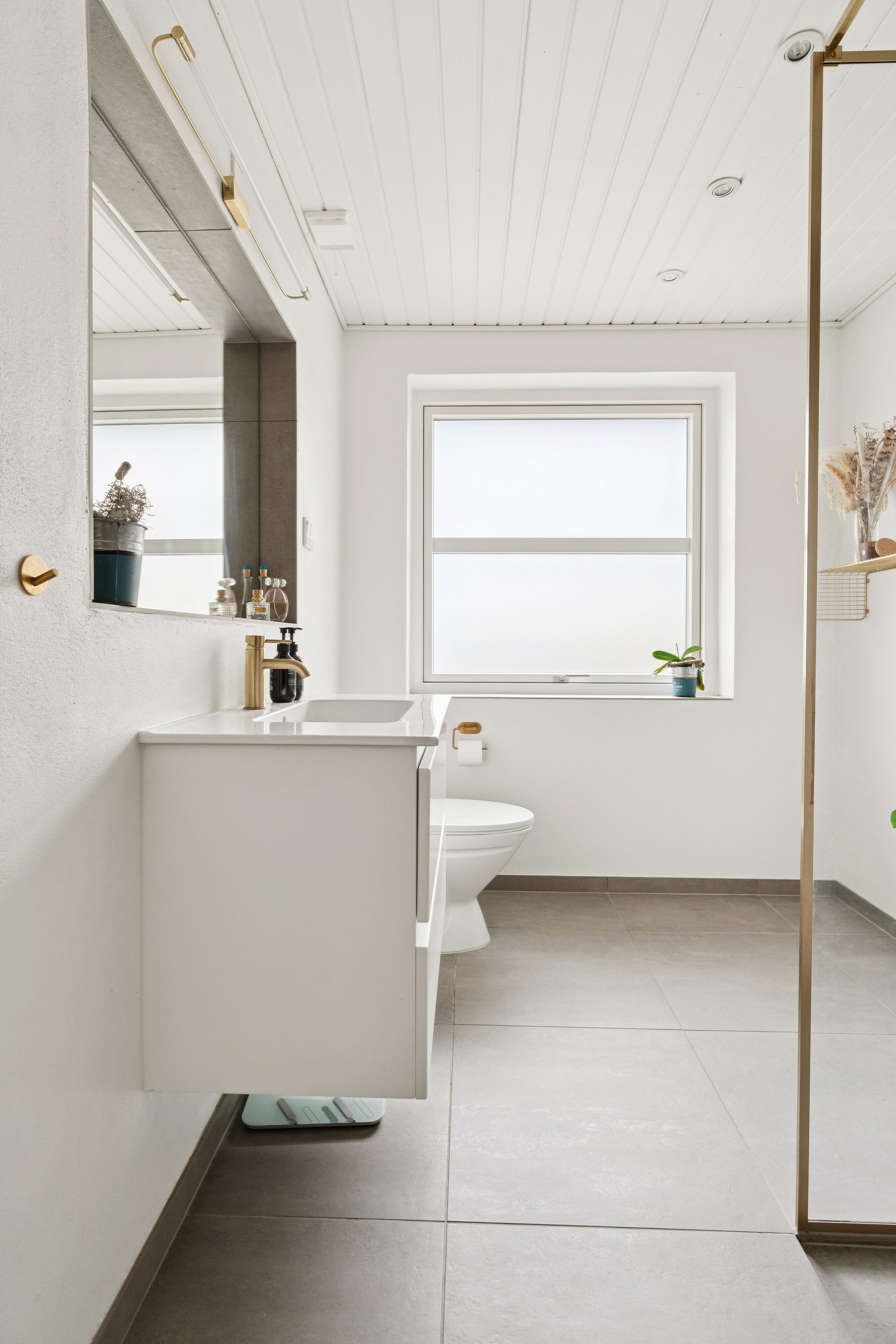 Fremhævet badeværelse billede i fuldskærmstilstand. Billede af Højene 1, 7250 Hejnsvig