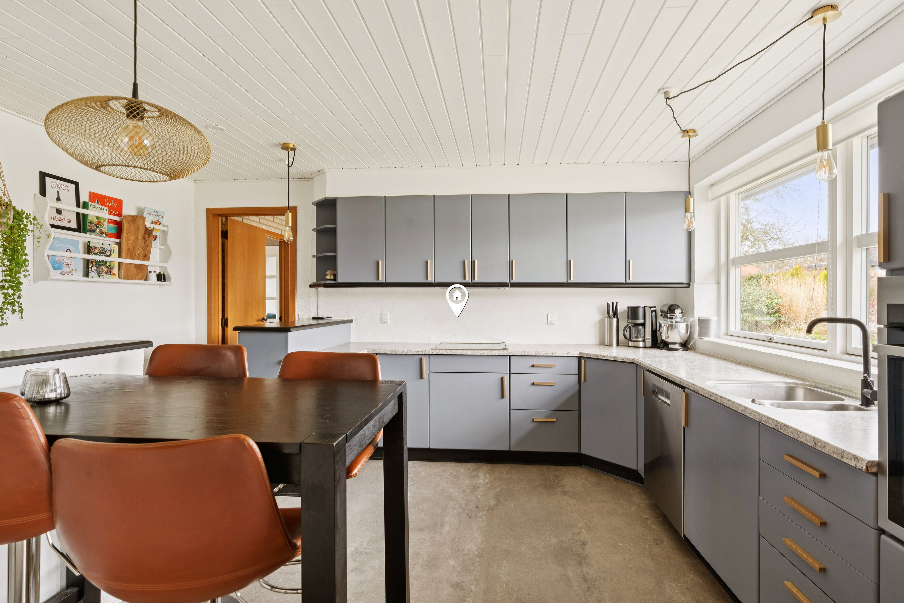 Fremhævet køkken billede i fuldskærmstilstand. Billede af Højene 1, 7250 Hejnsvig