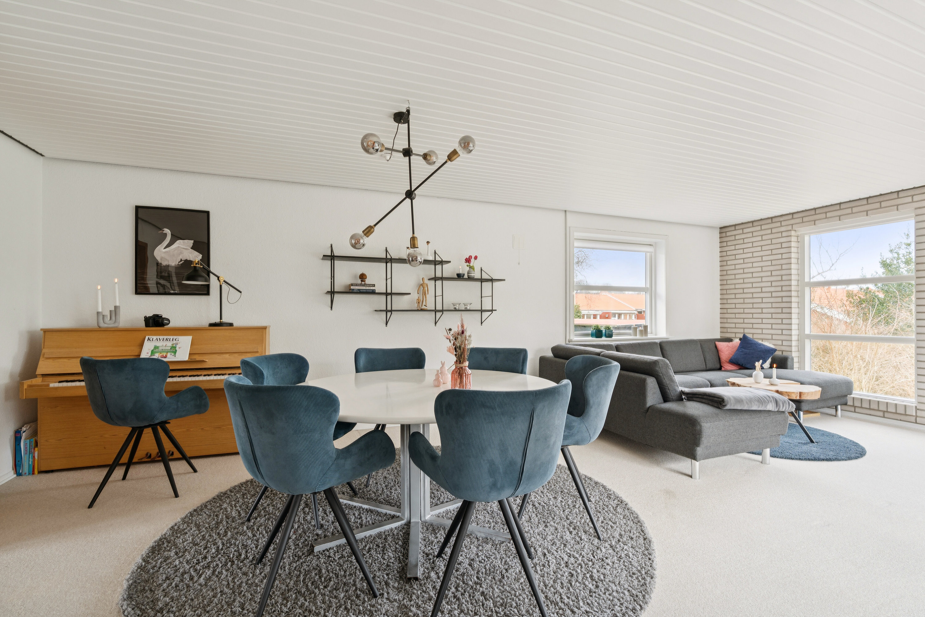 Fremhævet spisestue billede i fuldskærmstilstand. Billede af Højene 1, 7250 Hejnsvig