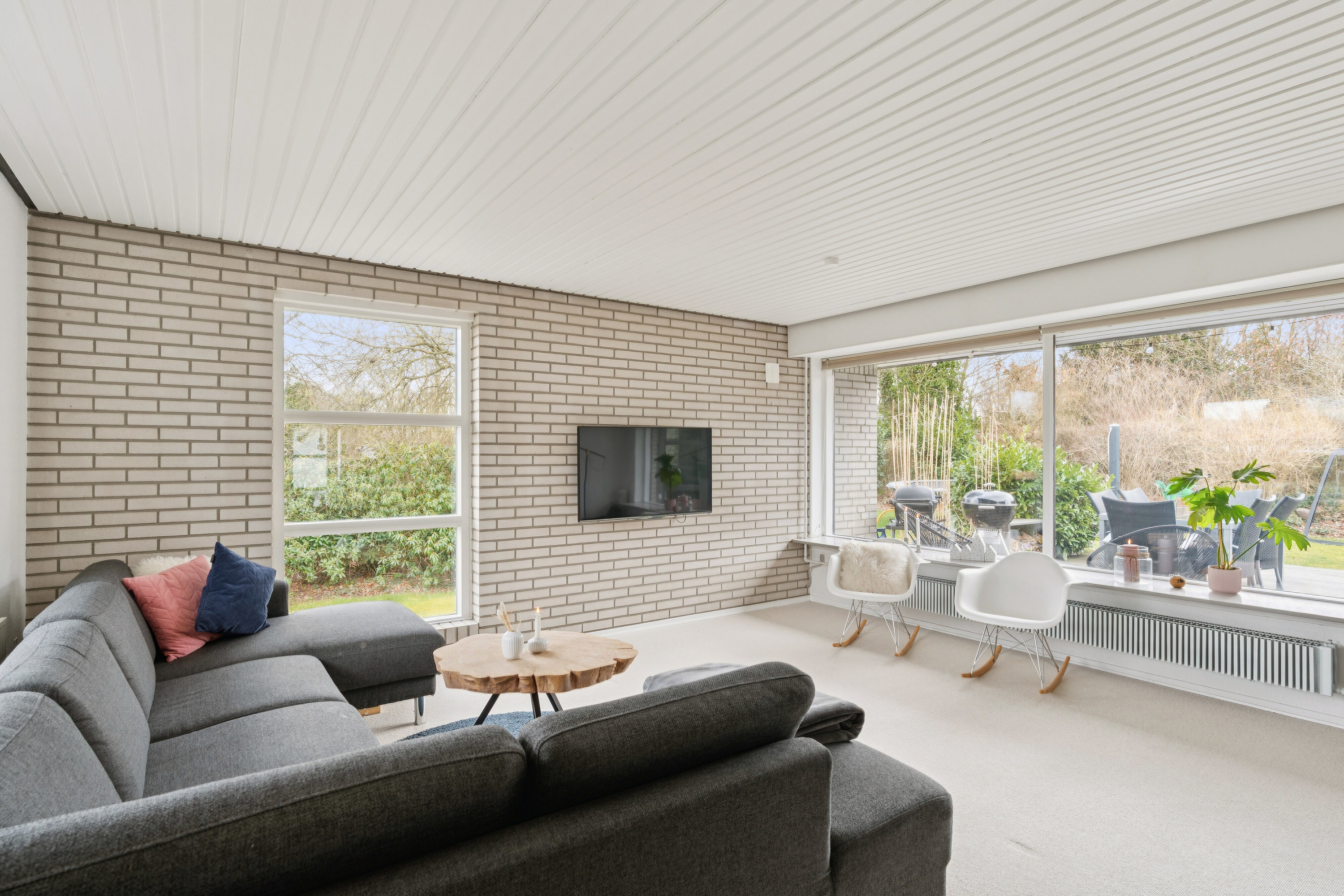 Fremhævet stue billede i fuldskærmstilstand. Billede af Højene 1, 7250 Hejnsvig