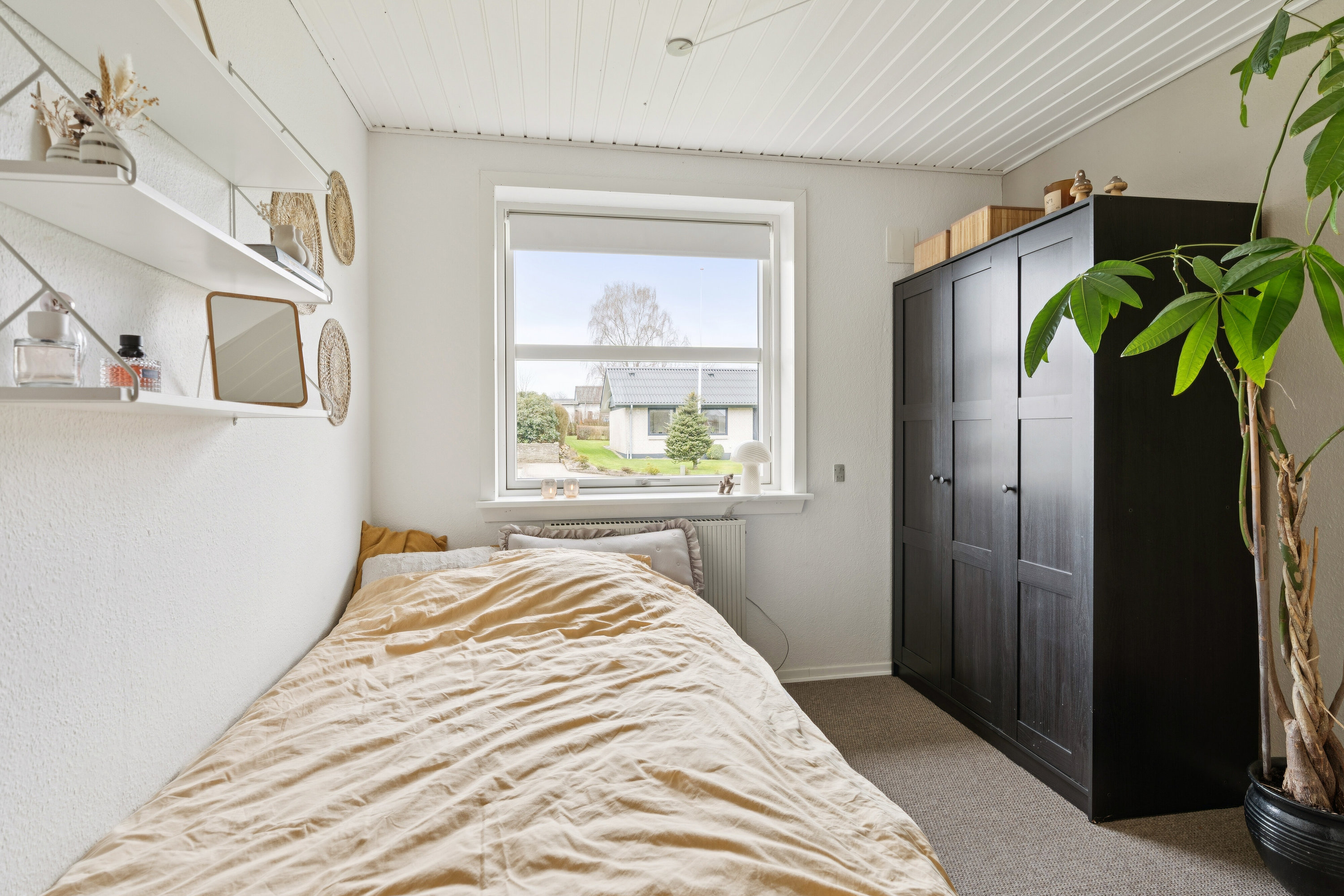 Fremhævet soveværelse billede i fuldskærmstilstand. Billede af Højene 1, 7250 Hejnsvig