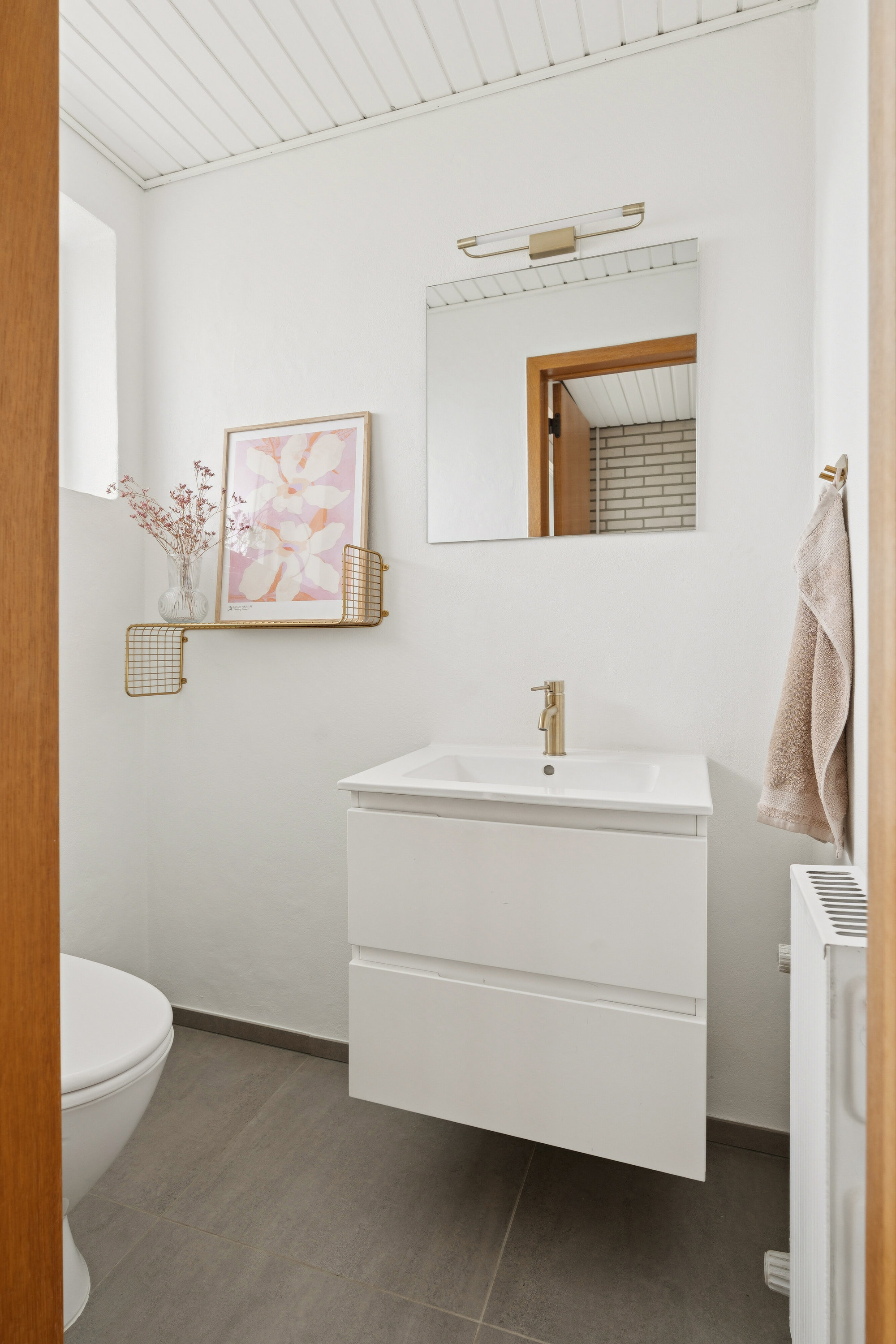 Fremhævet badeværelse billede i fuldskærmstilstand. Billede af Højene 1, 7250 Hejnsvig