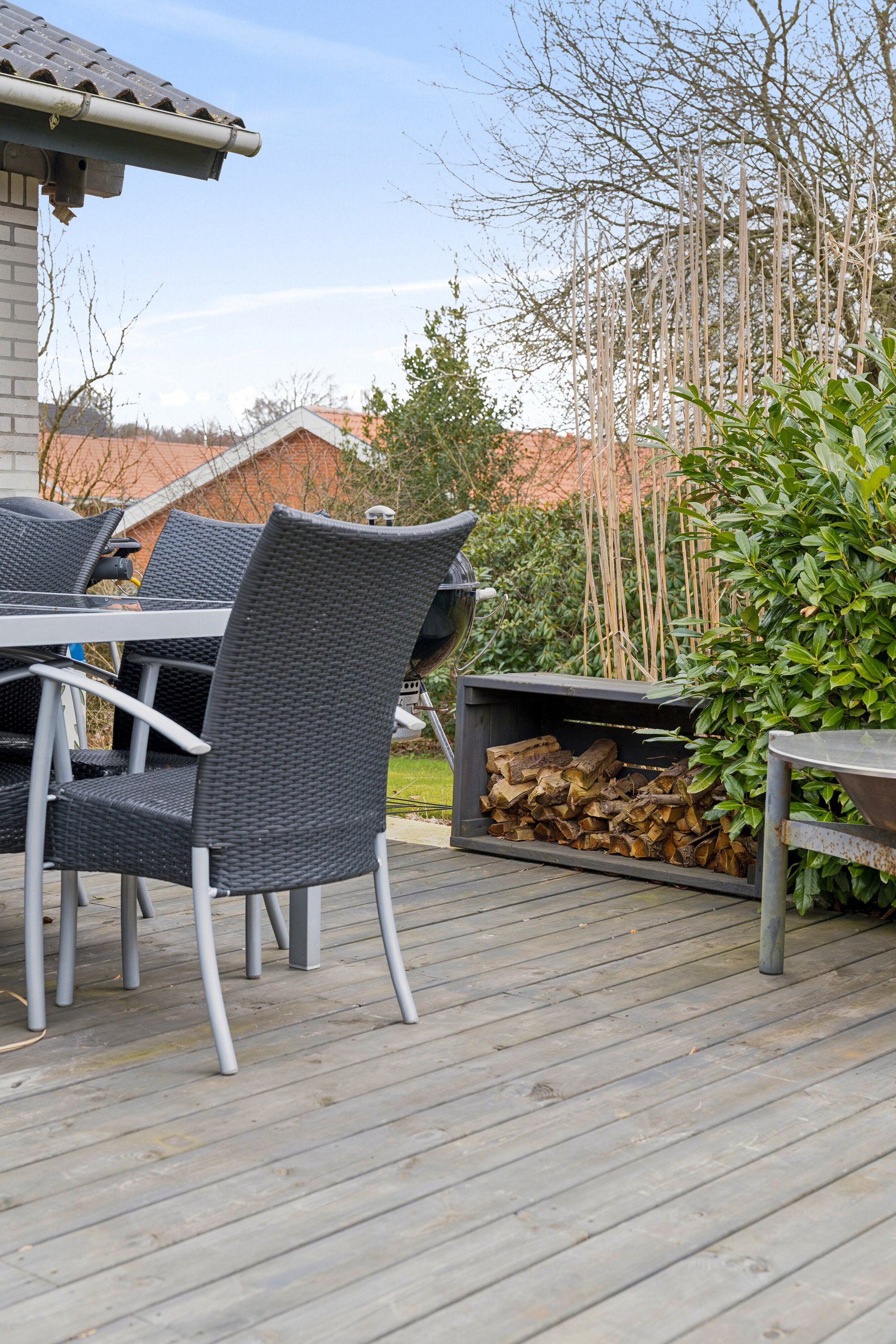 Fremhævet udendørs billede i fuldskærmstilstand. Billede af Højene 1, 7250 Hejnsvig