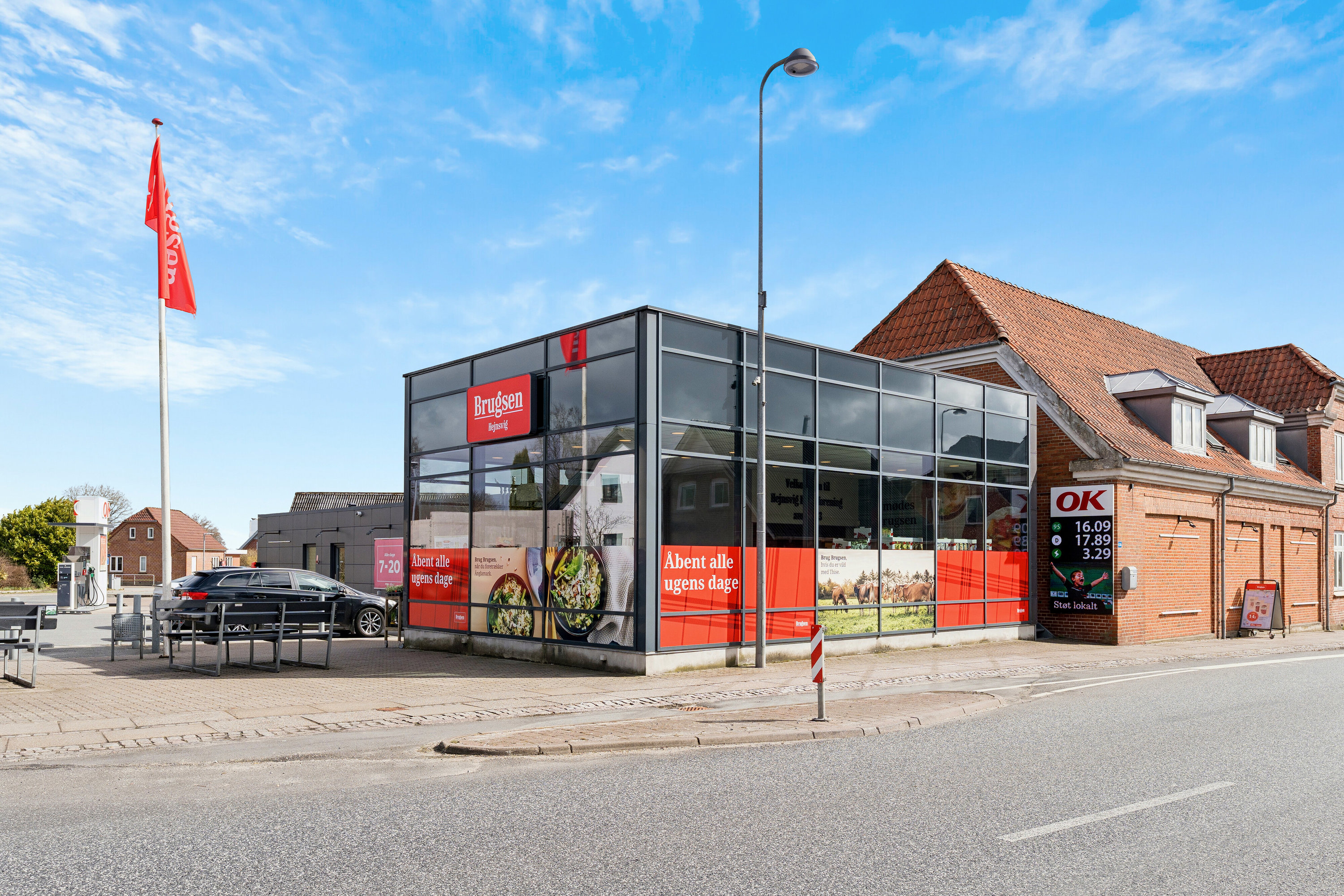 Fremhævet set fra vejen billede i fuldskærmstilstand. Billede af Højene 1, 7250 Hejnsvig