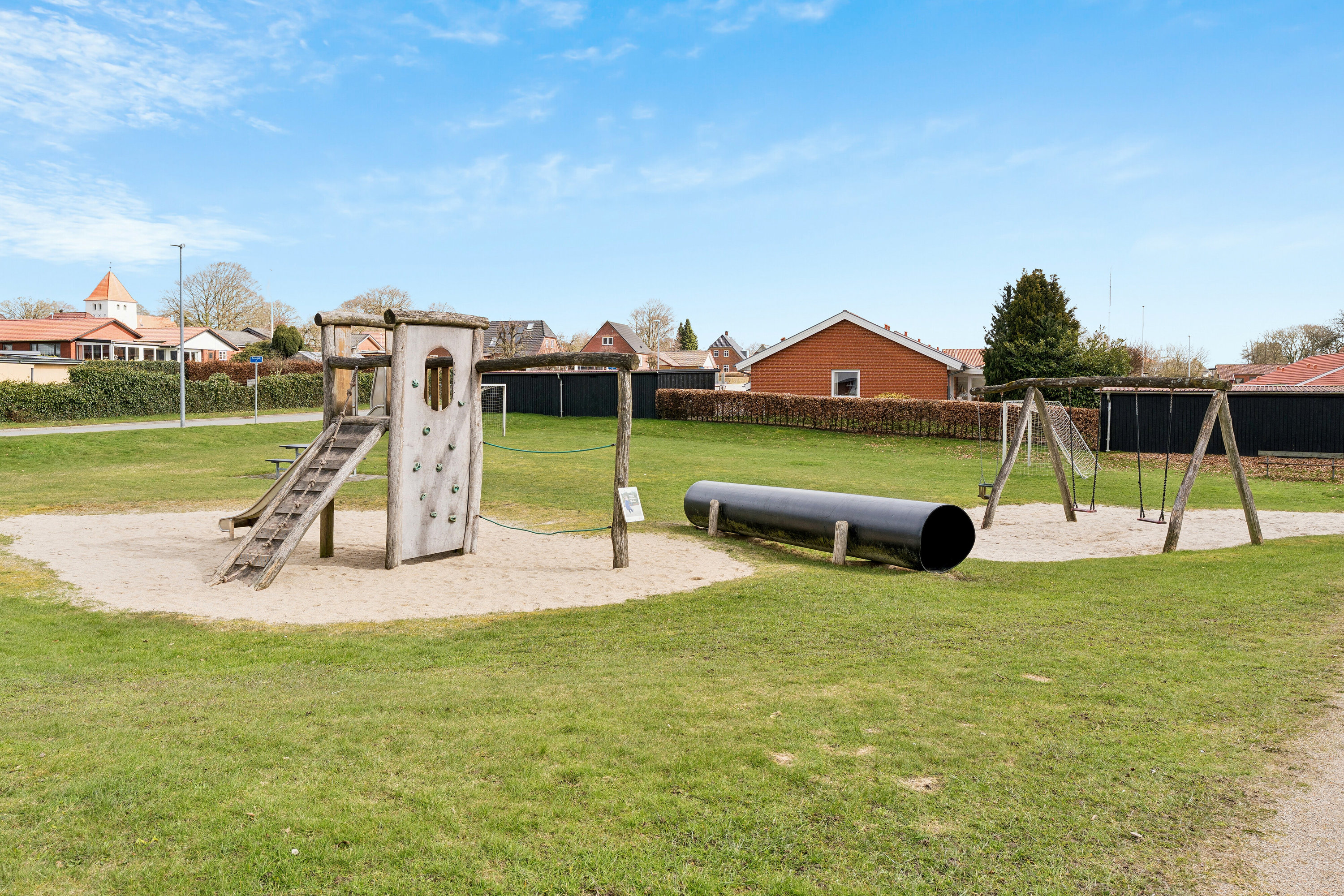 Fremhævet set fra haven billede i fuldskærmstilstand. Billede af Højene 1, 7250 Hejnsvig