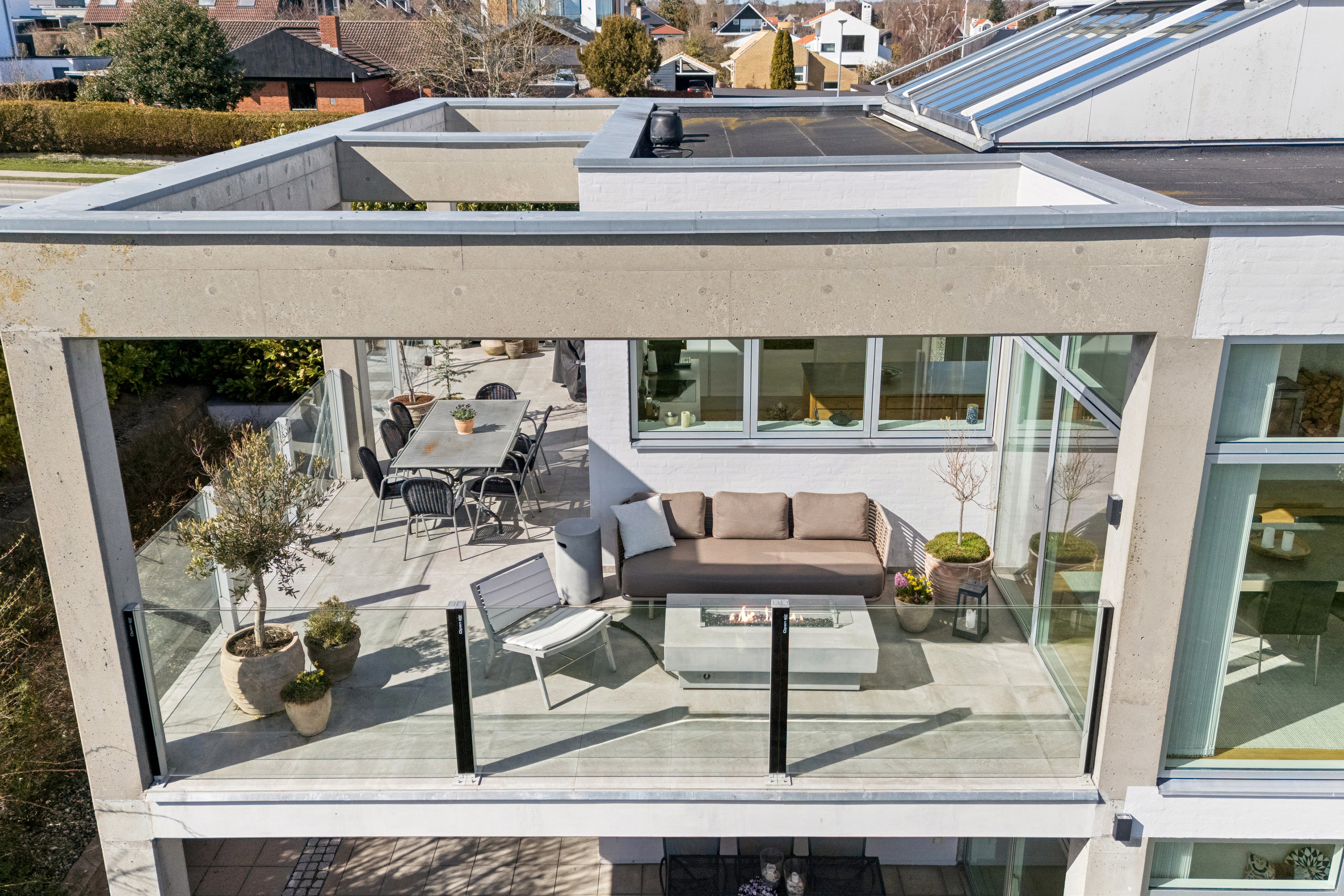 Fremhævet terrasse billede i fuldskærmstilstand. Billede af Skæring Strandvej 64, 8250 Egå