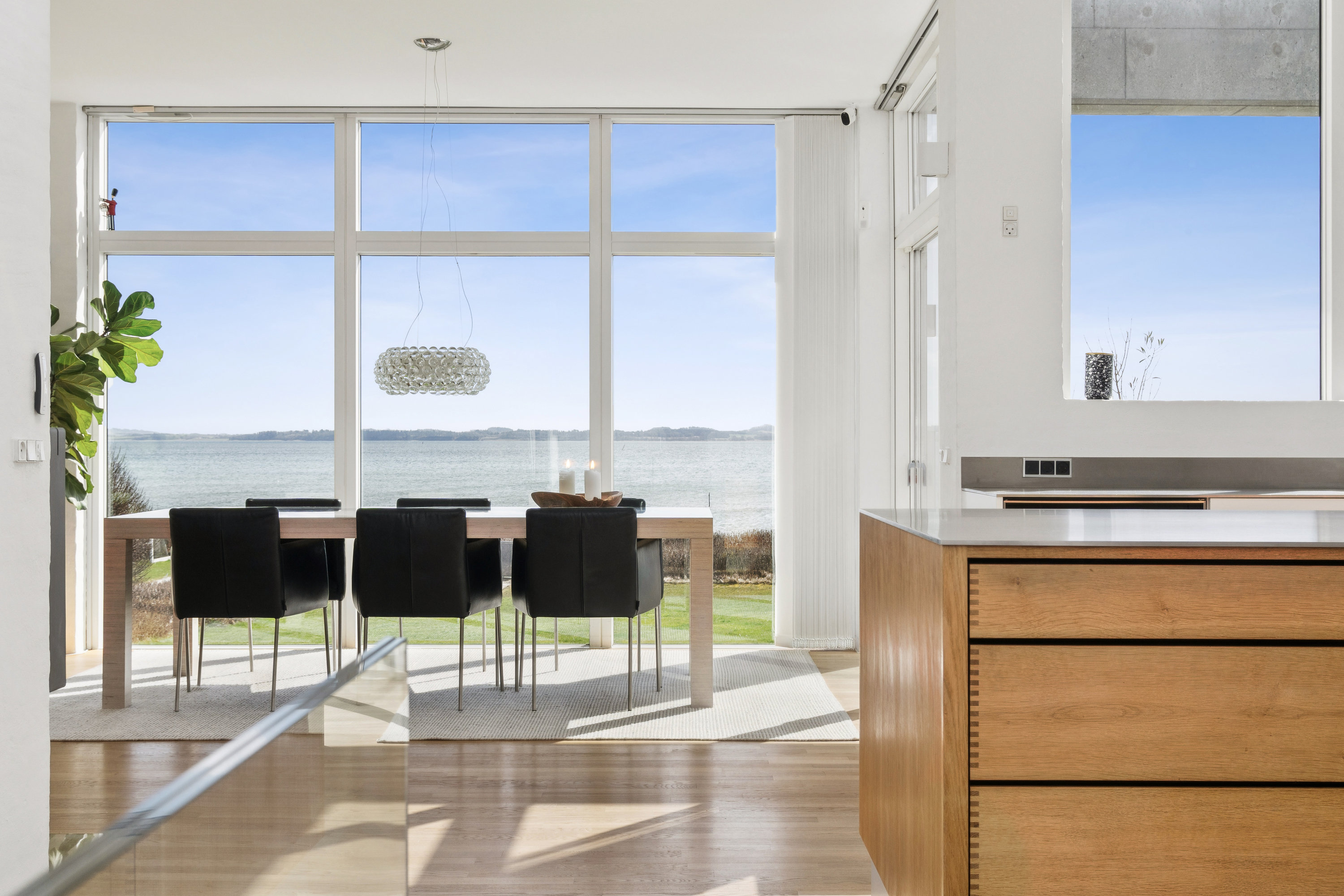 Fremhævet stue billede i fuldskærmstilstand. Billede af Skæring Strandvej 64, 8250 Egå