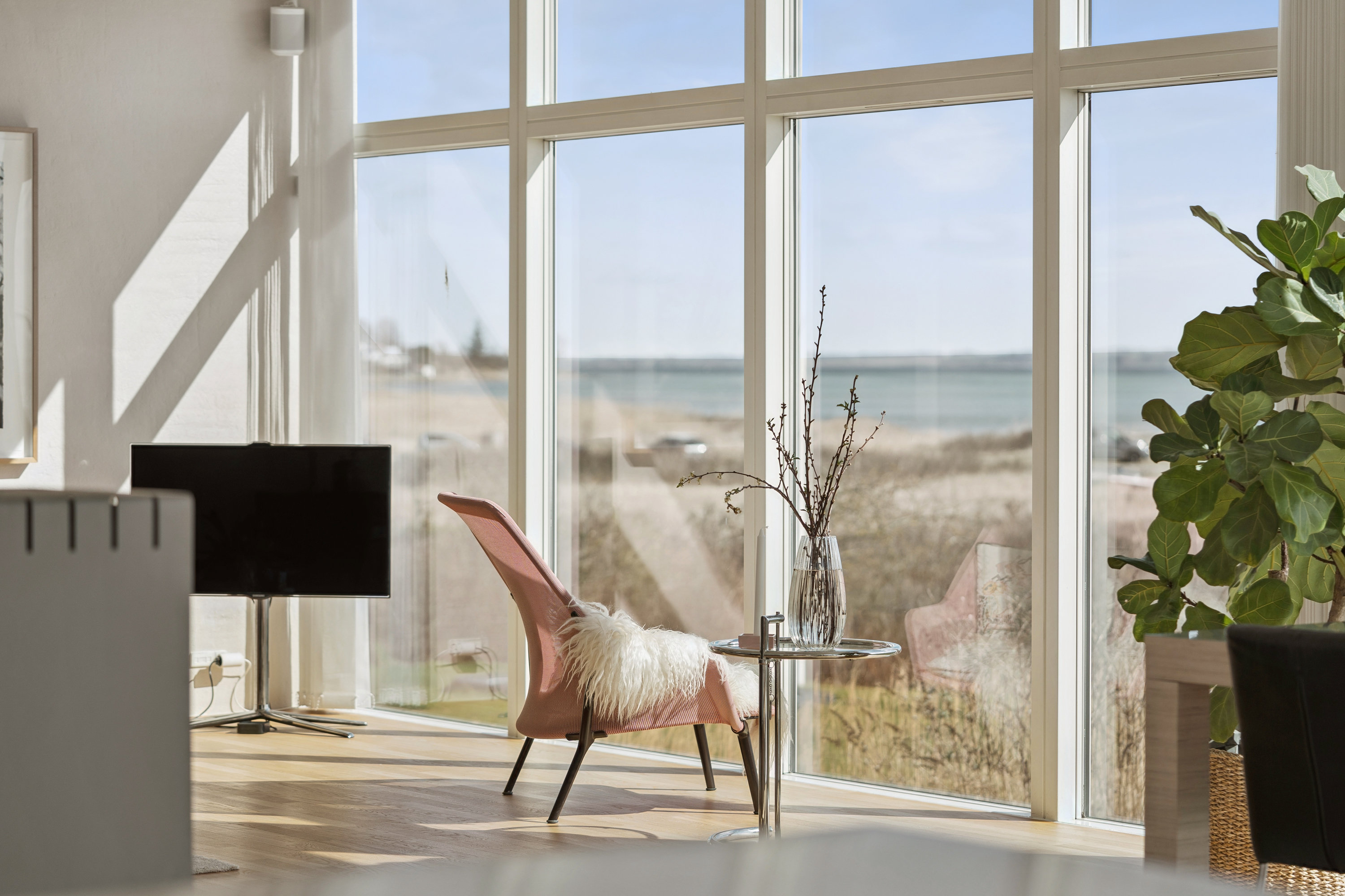 Fremhævet stue billede i fuldskærmstilstand. Billede af Skæring Strandvej 64, 8250 Egå