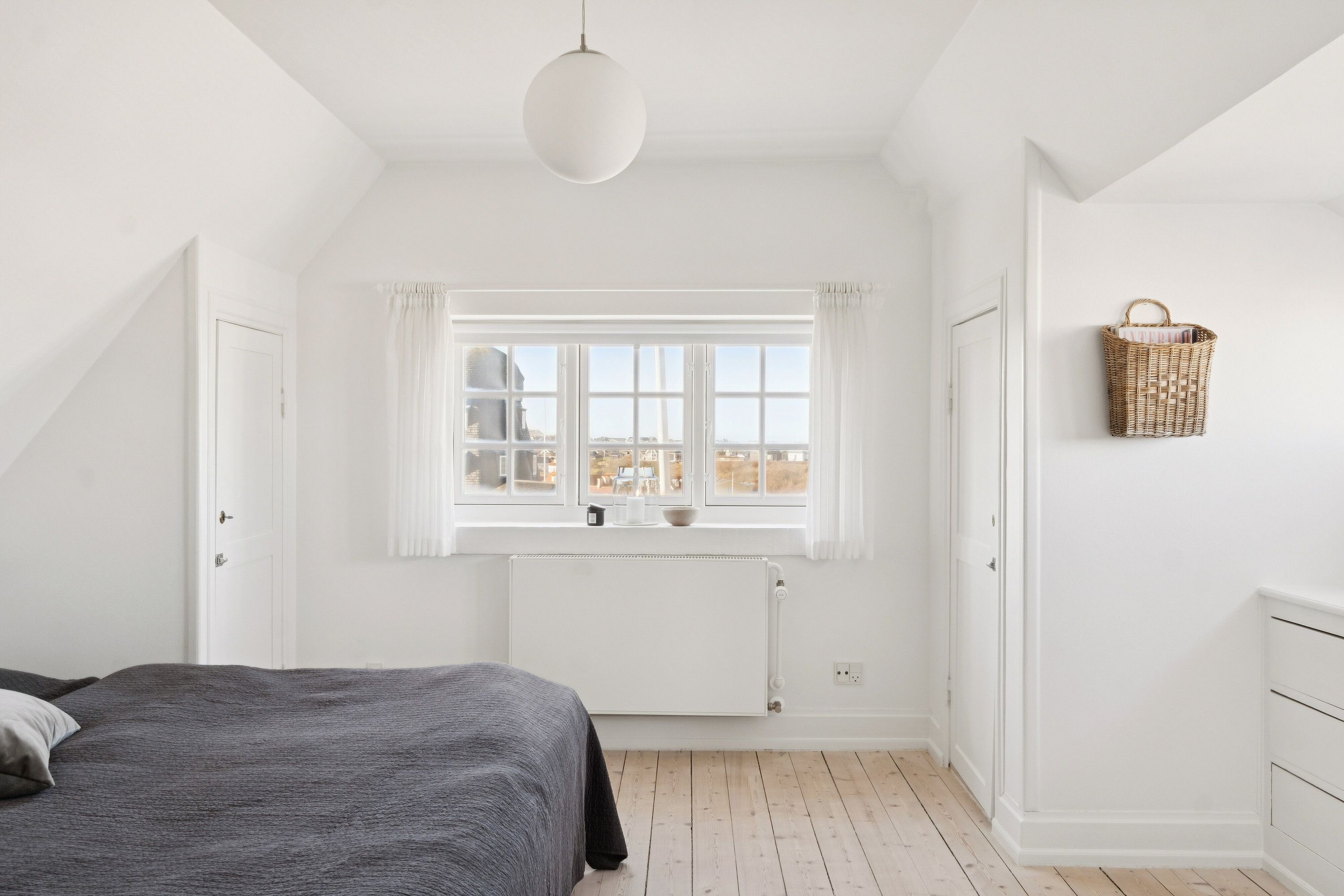 Fremhævet soveværelse billede i fuldskærmstilstand. Billede af Bæltet 4, Lønstrup, 9800 Hjørring