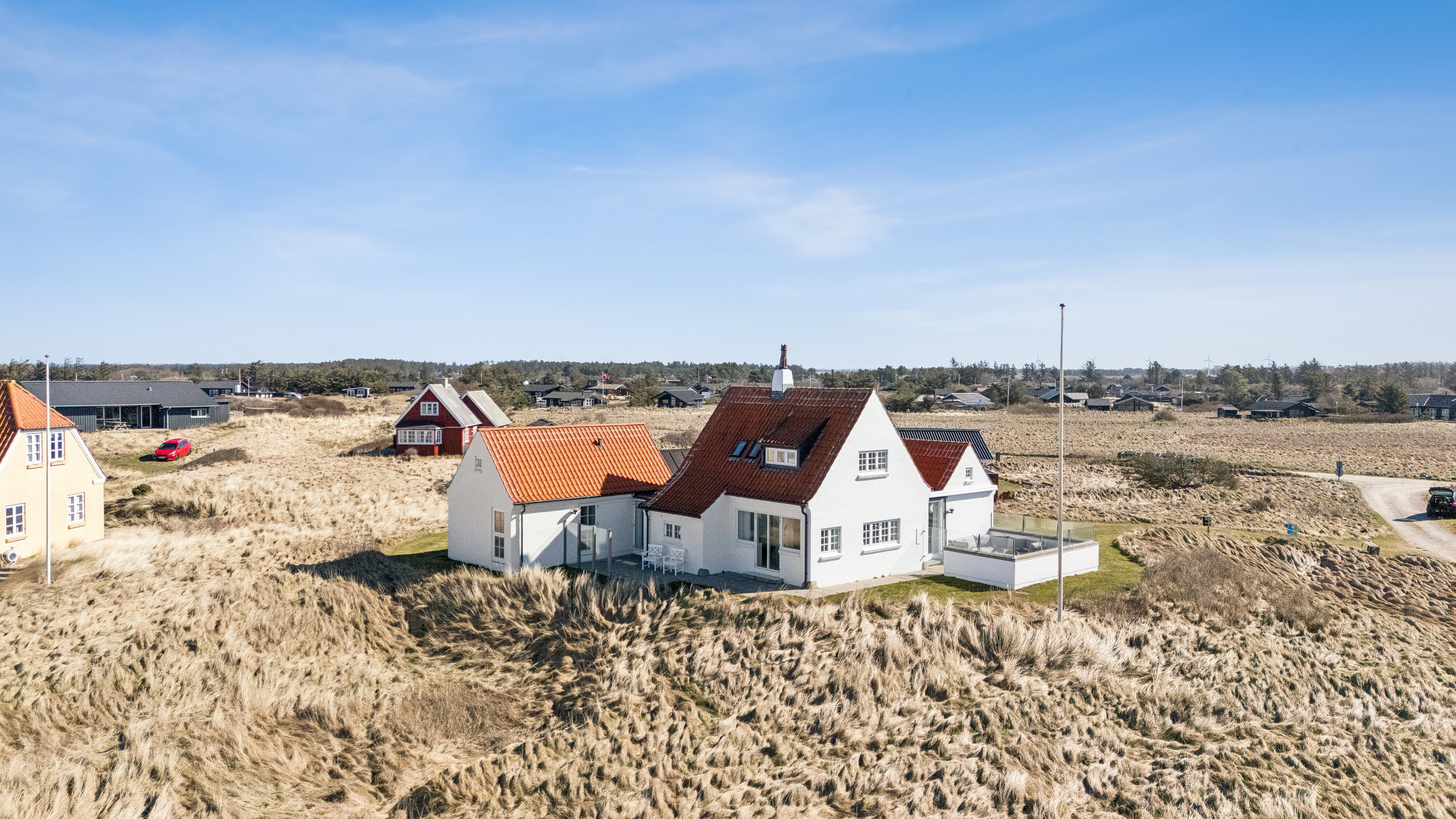 Fremhævet set fra haven billede i fuldskærmstilstand. Billede af Bæltet 4, Lønstrup, 9800 Hjørring