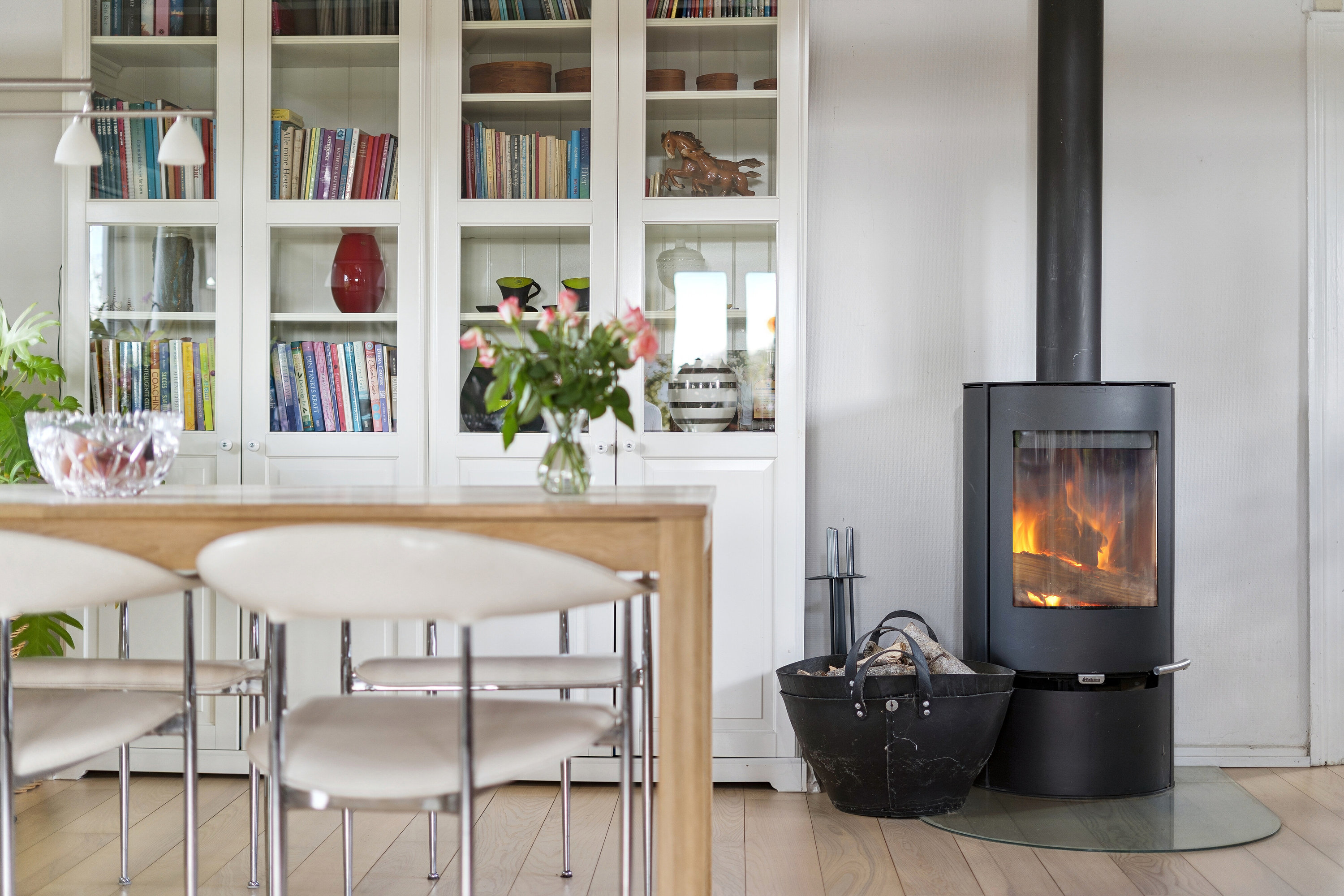 Fremhævet stue billede i fuldskærmstilstand. Billede af Englebjergvej 44, Stenstrup, 4700 Næstved