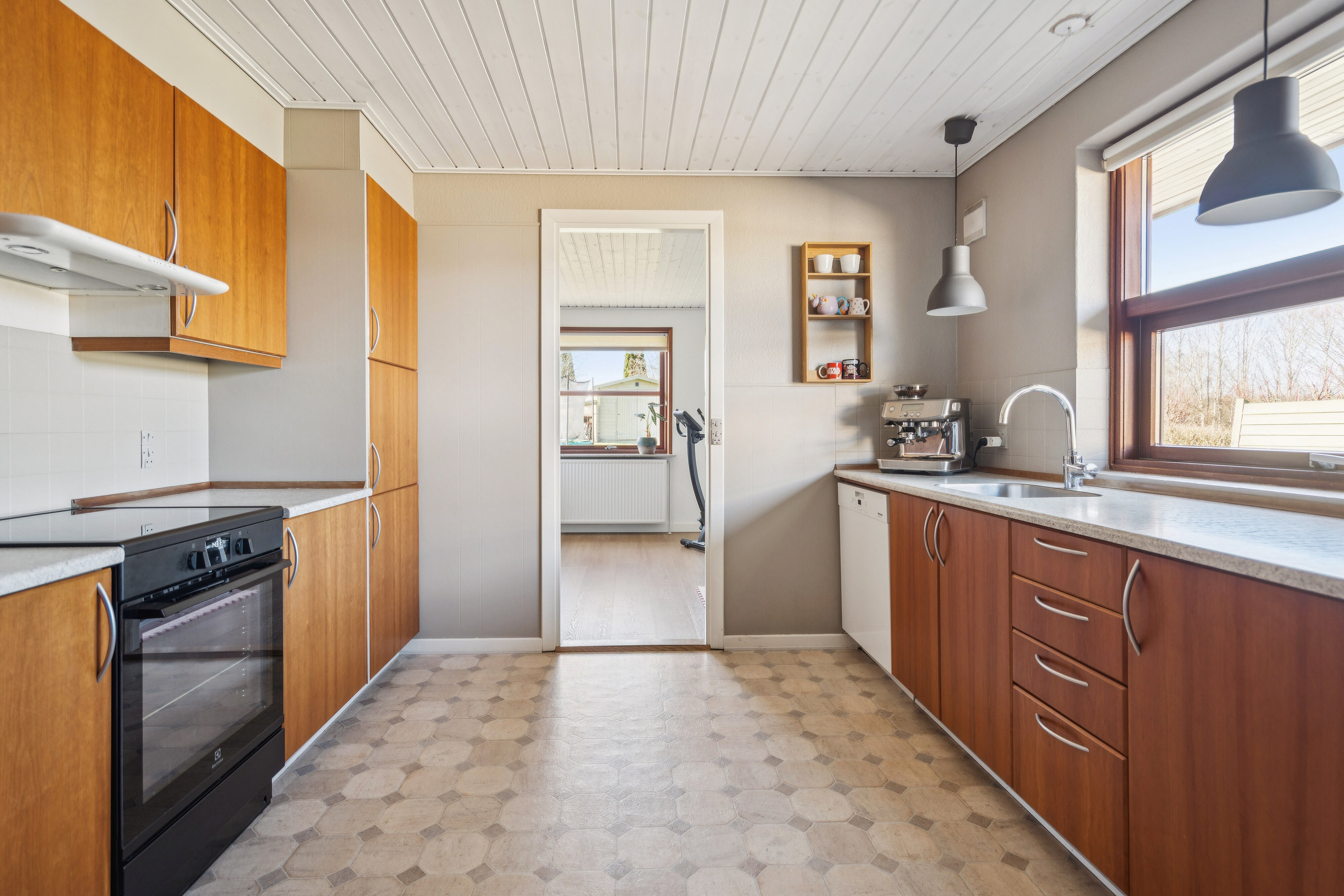 Fremhævet køkken billede i fuldskærmstilstand. Billede af Frejasvej 21, 9870 Sindal