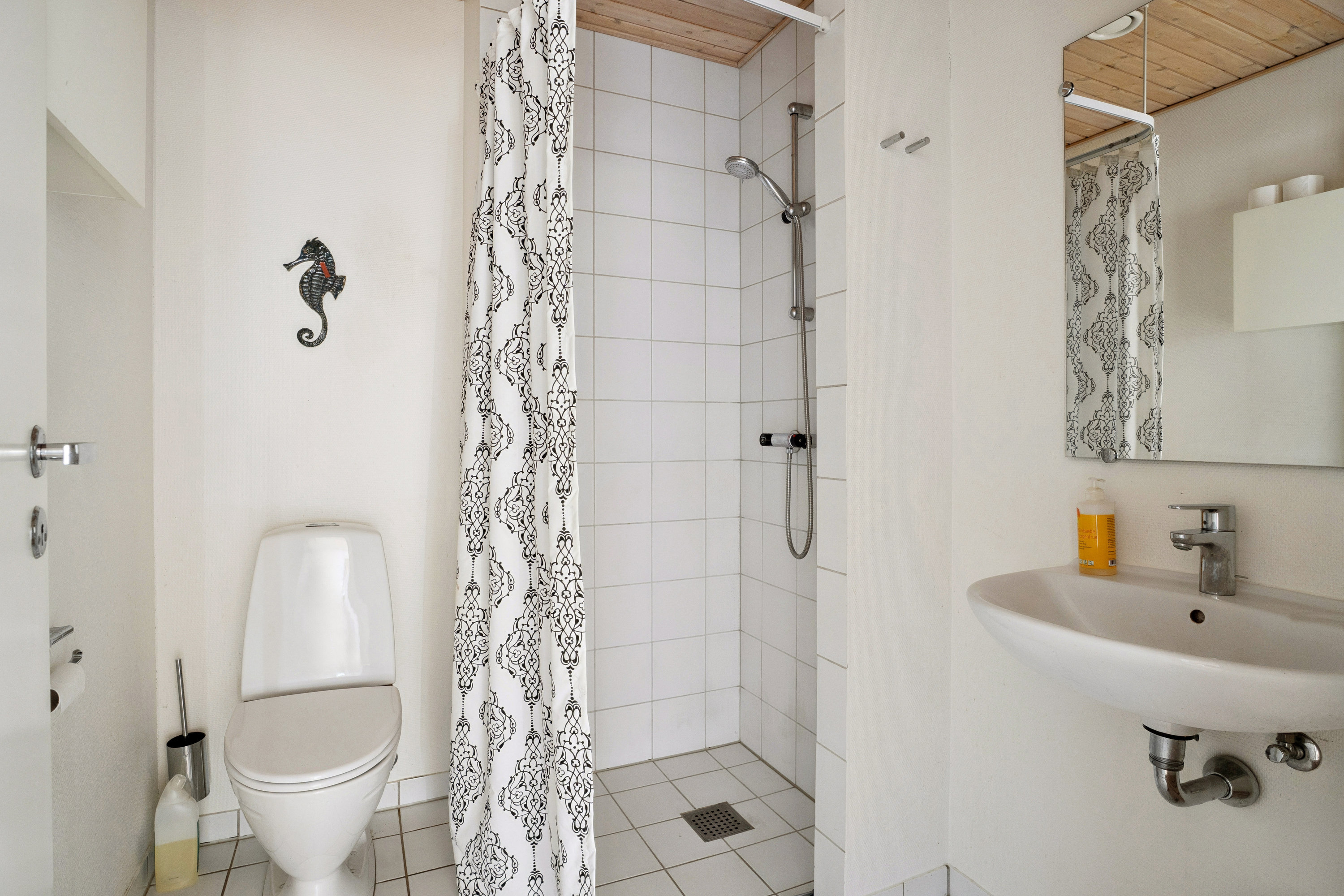 Fremhævet badeværelse billede i fuldskærmstilstand. Billede af Kastaniehaven 28, 3500 Værløse