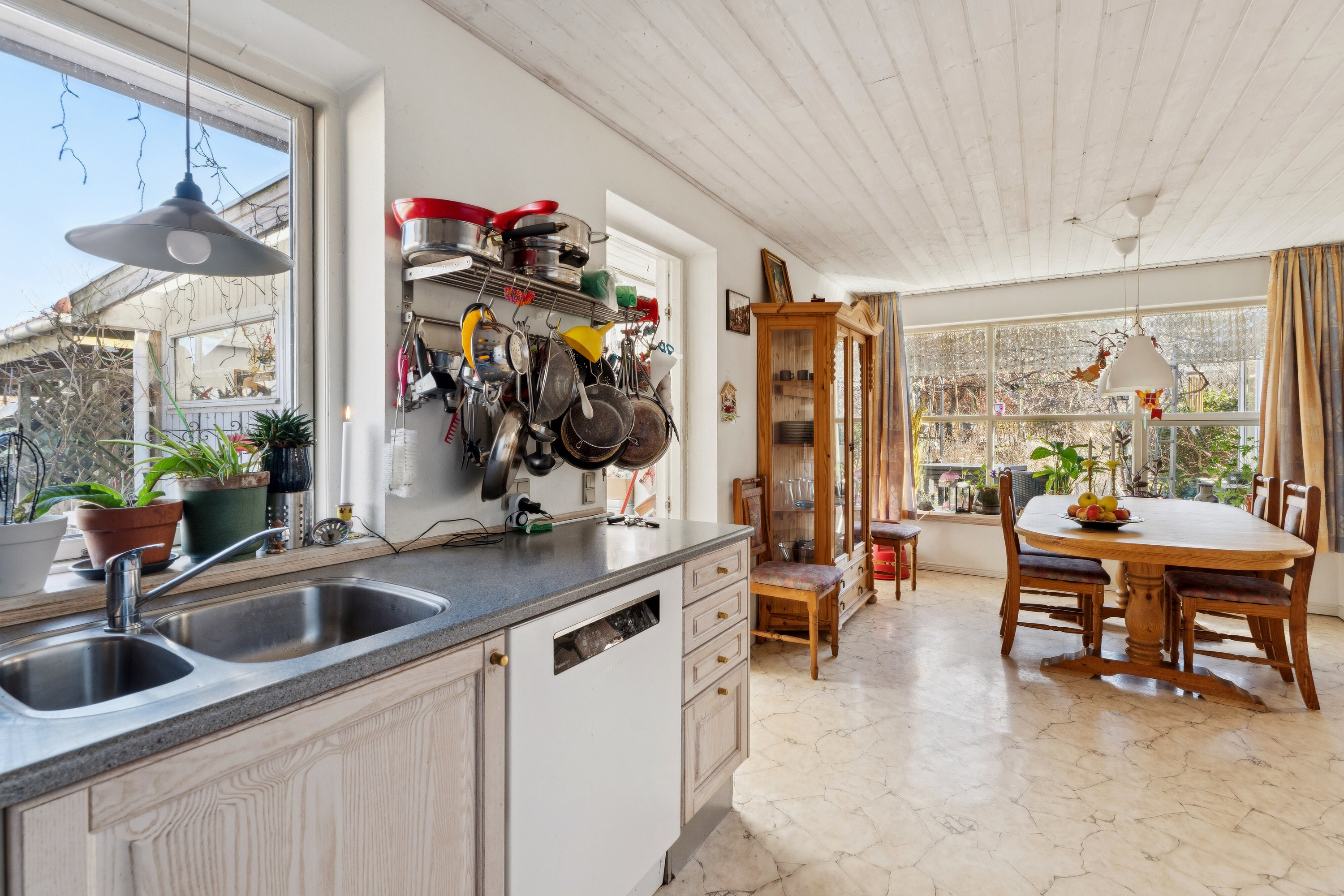 Fremhævet køkken billede i fuldskærmstilstand. Billede af Møllegårds Allé 11A, Resenbro, 8600 Silkeborg