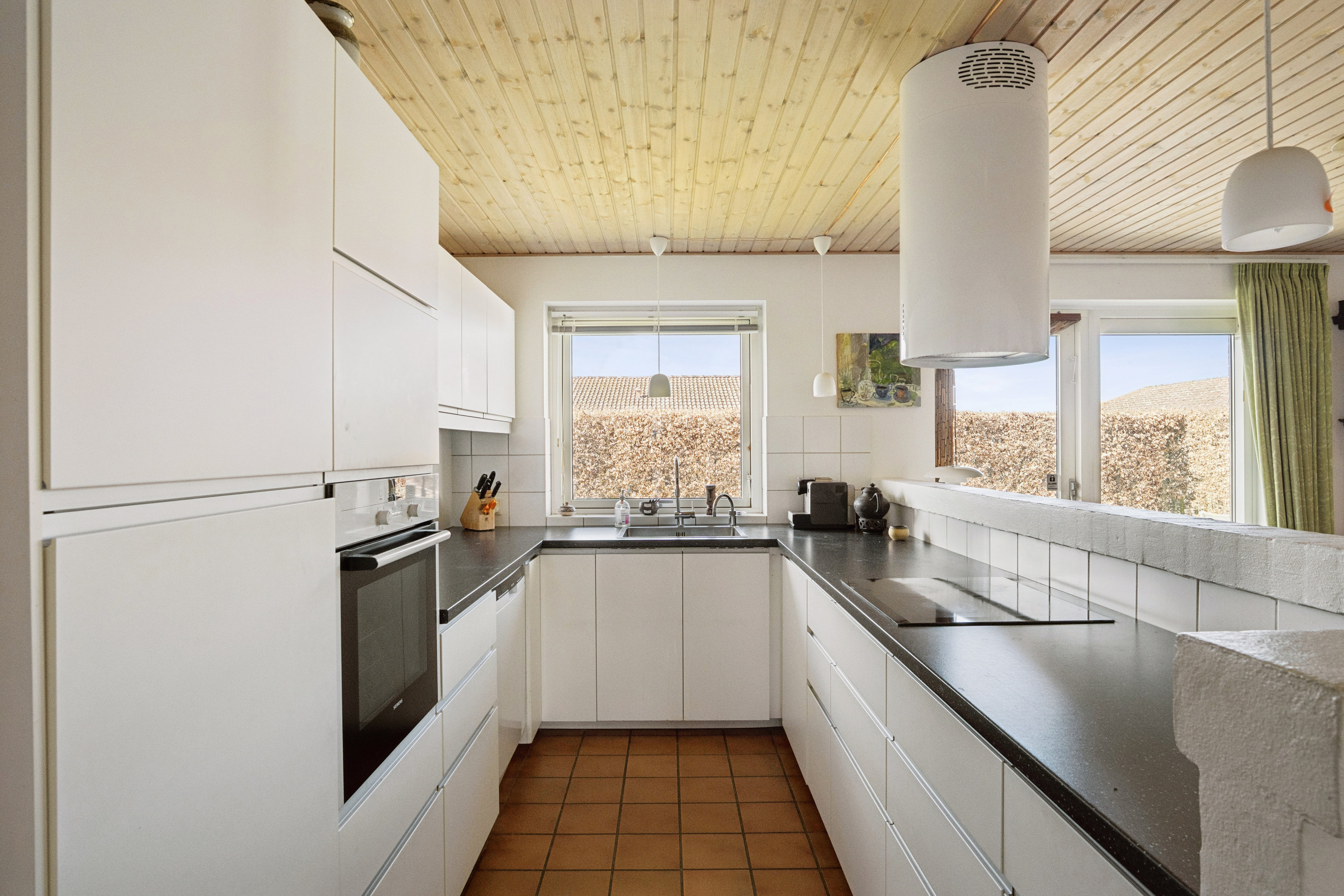 Fremhævet køkken billede i fuldskærmstilstand. Billede af Kastaniehaven 28, 3500 Værløse