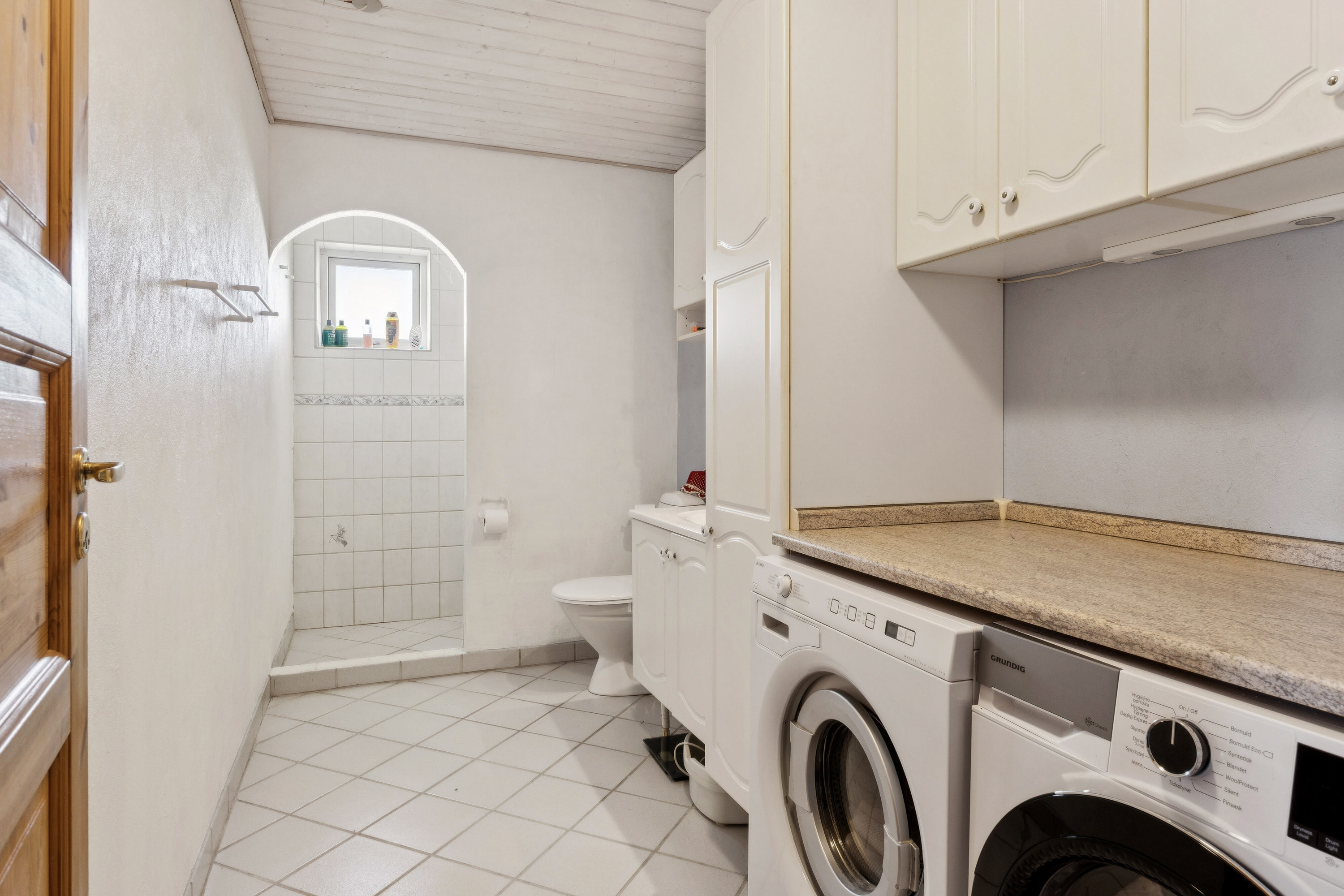 Fremhævet badeværelse billede i fuldskærmstilstand. Billede af Møllegårds Allé 11A, Resenbro, 8600 Silkeborg