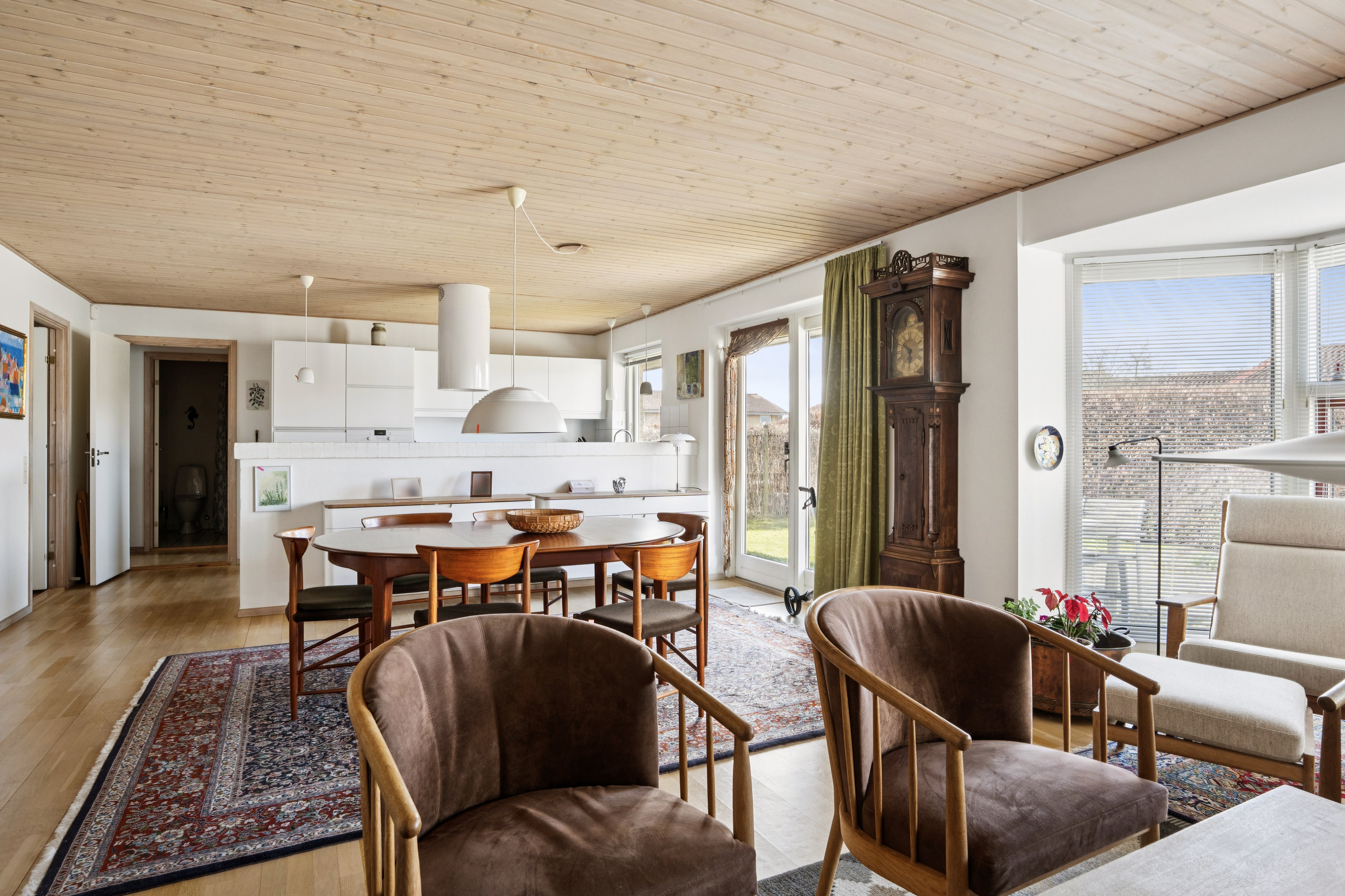 Fremhævet stue billede i fuldskærmstilstand. Billede af Kastaniehaven 28, 3500 Værløse