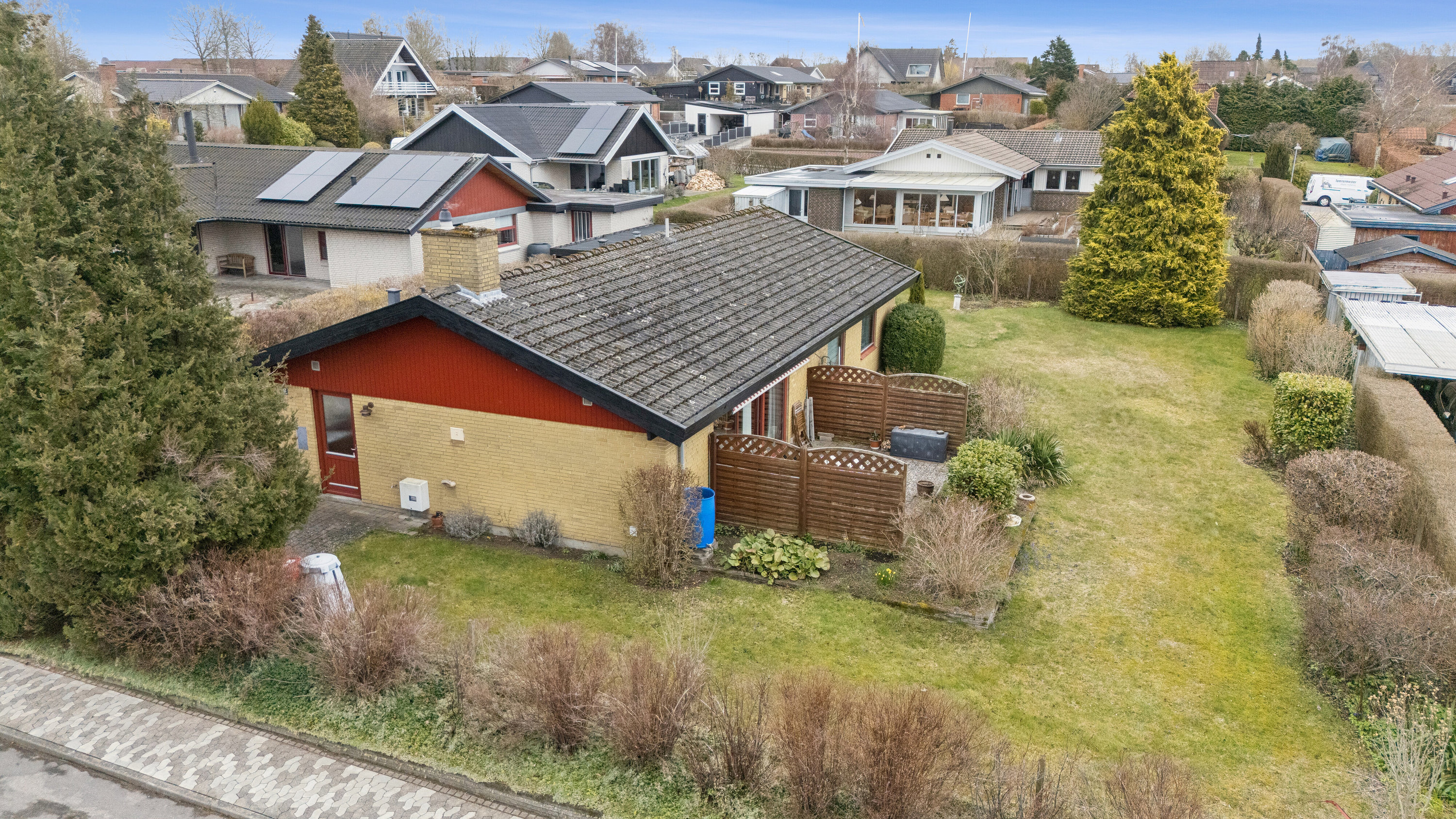 Fremhævet luftfoto billede i fuldskærmstilstand. Billede af Emilsgave 12, 4130 Viby Sjælland