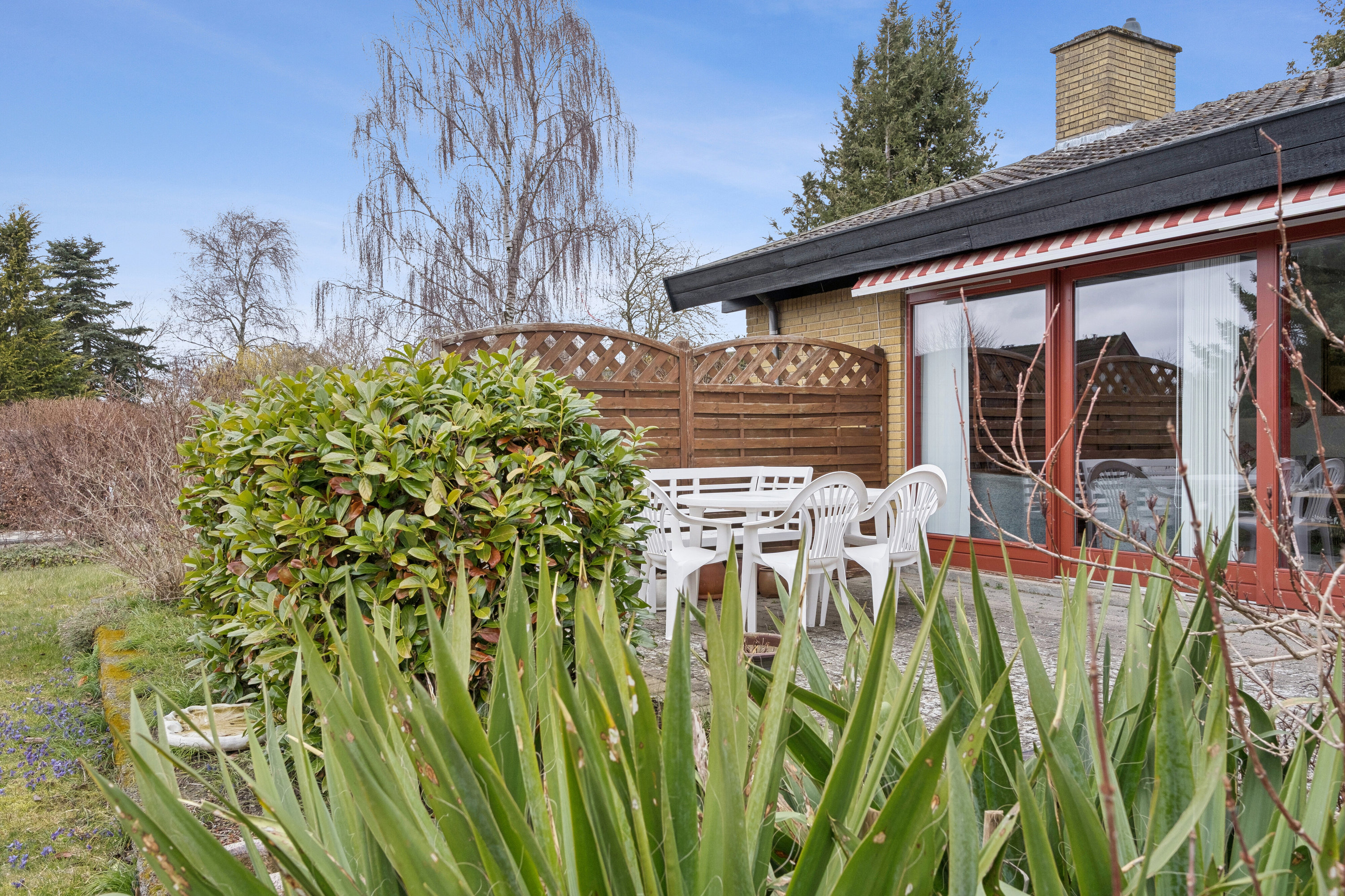 Fremhævet udendørs billede i fuldskærmstilstand. Billede af Emilsgave 12, 4130 Viby Sjælland