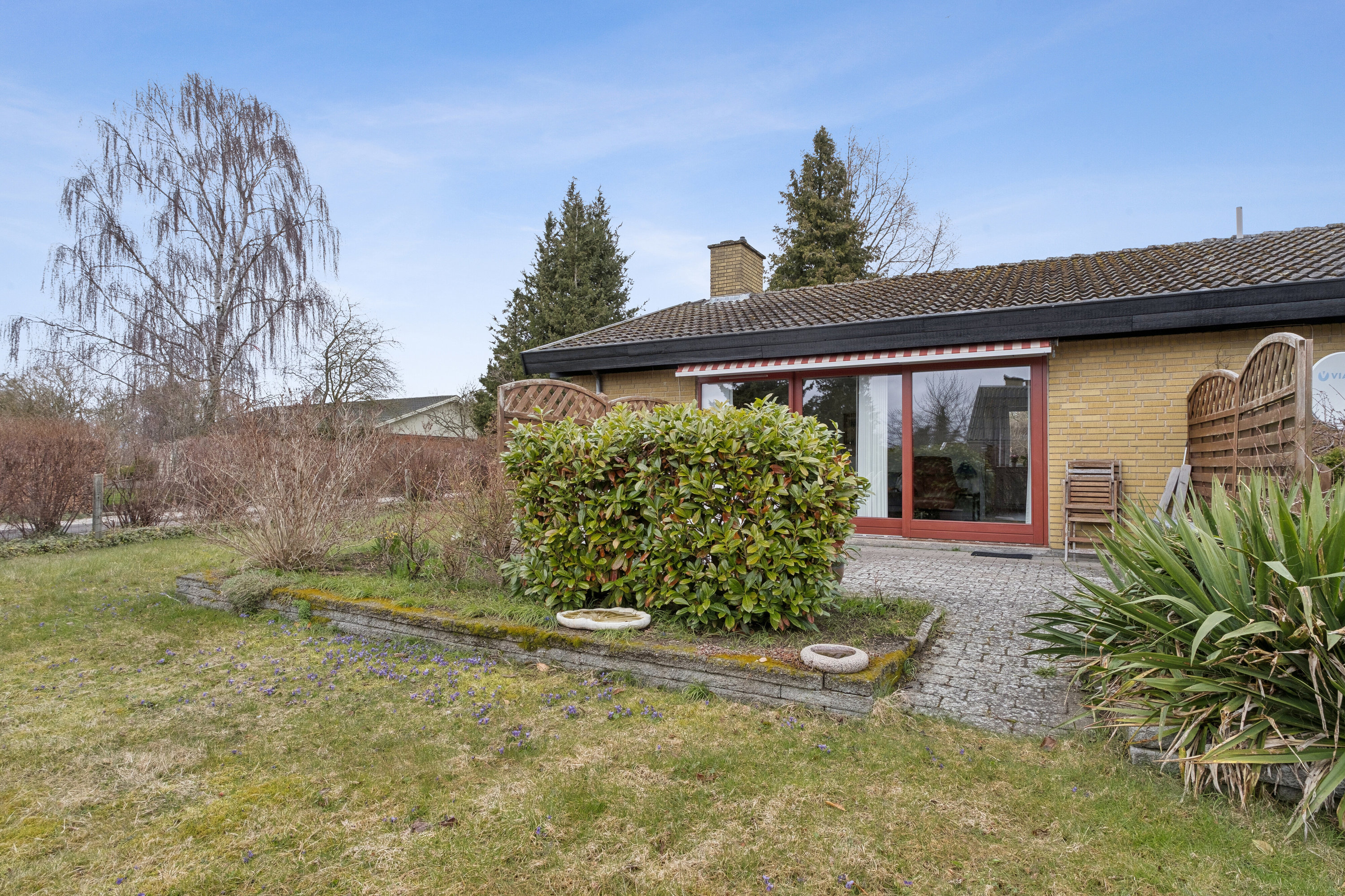 Fremhævet udendørs billede i fuldskærmstilstand. Billede af Emilsgave 12, 4130 Viby Sjælland