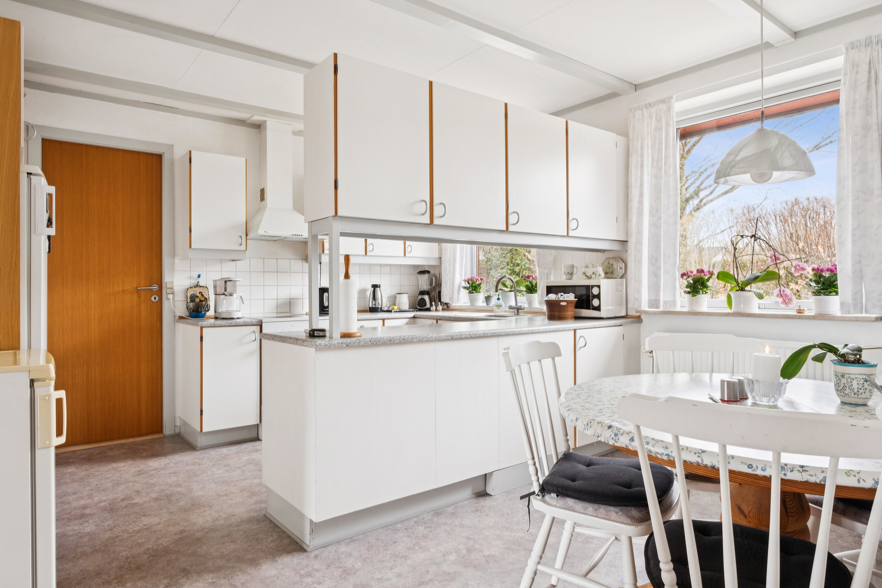 Fremhævet køkken billede i fuldskærmstilstand. Billede af Emilsgave 12, 4130 Viby Sjælland