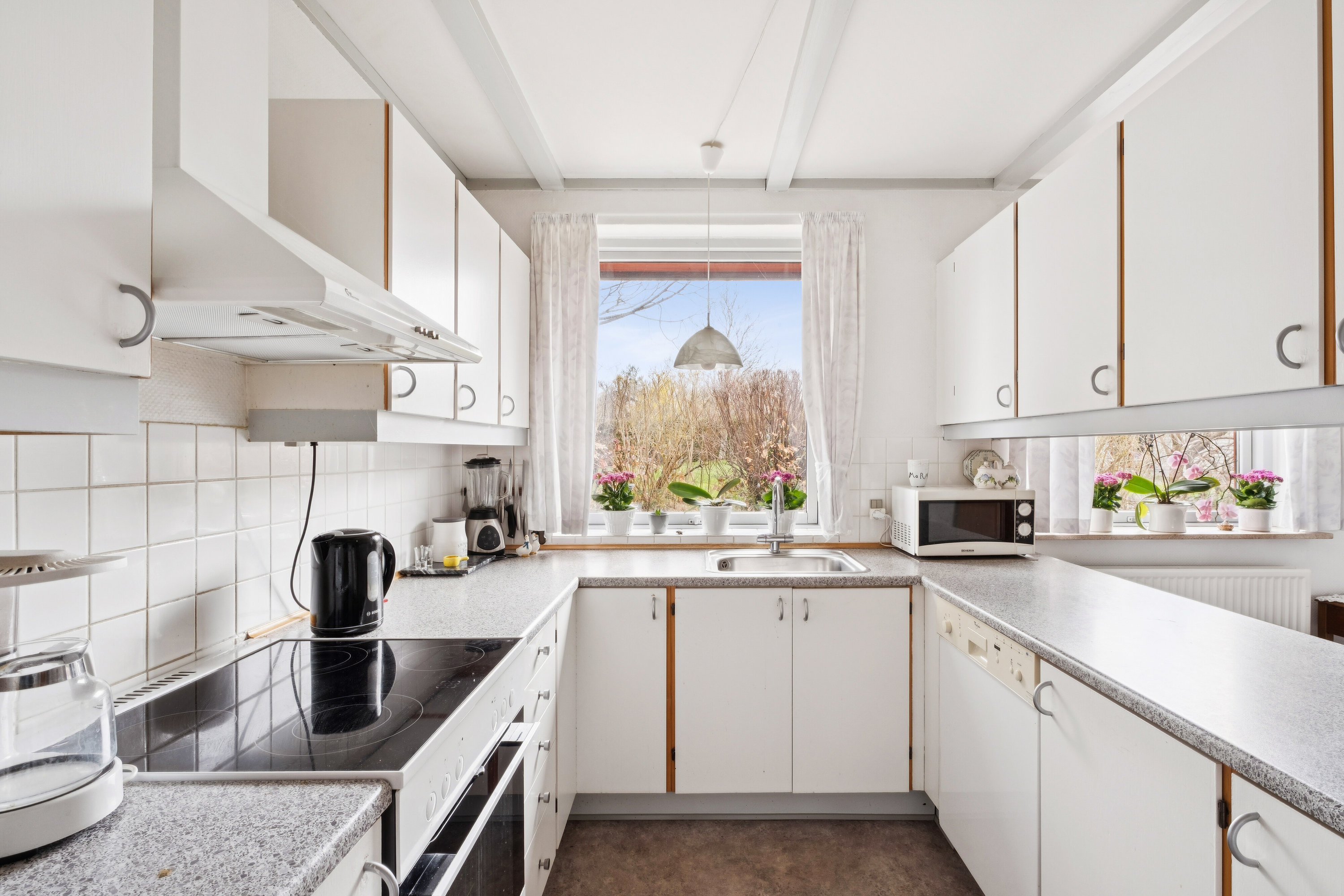 Fremhævet køkken billede i fuldskærmstilstand. Billede af Emilsgave 12, 4130 Viby Sjælland