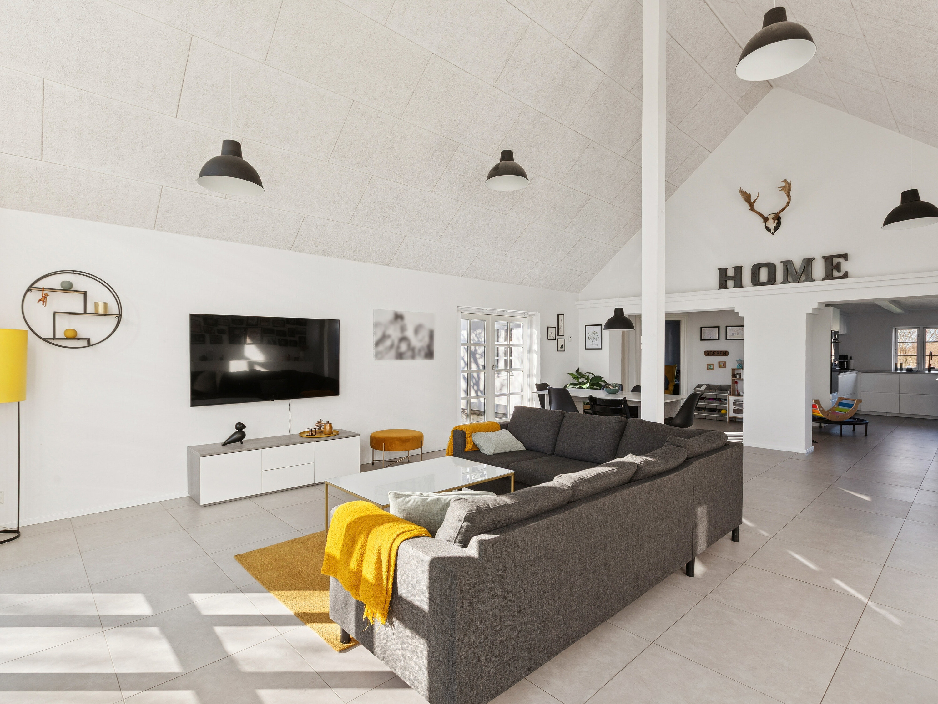 Fremhævet stue billede i fuldskærmstilstand. Billede af Harkenvej 183, Rakkeby, 9800 Hjørring