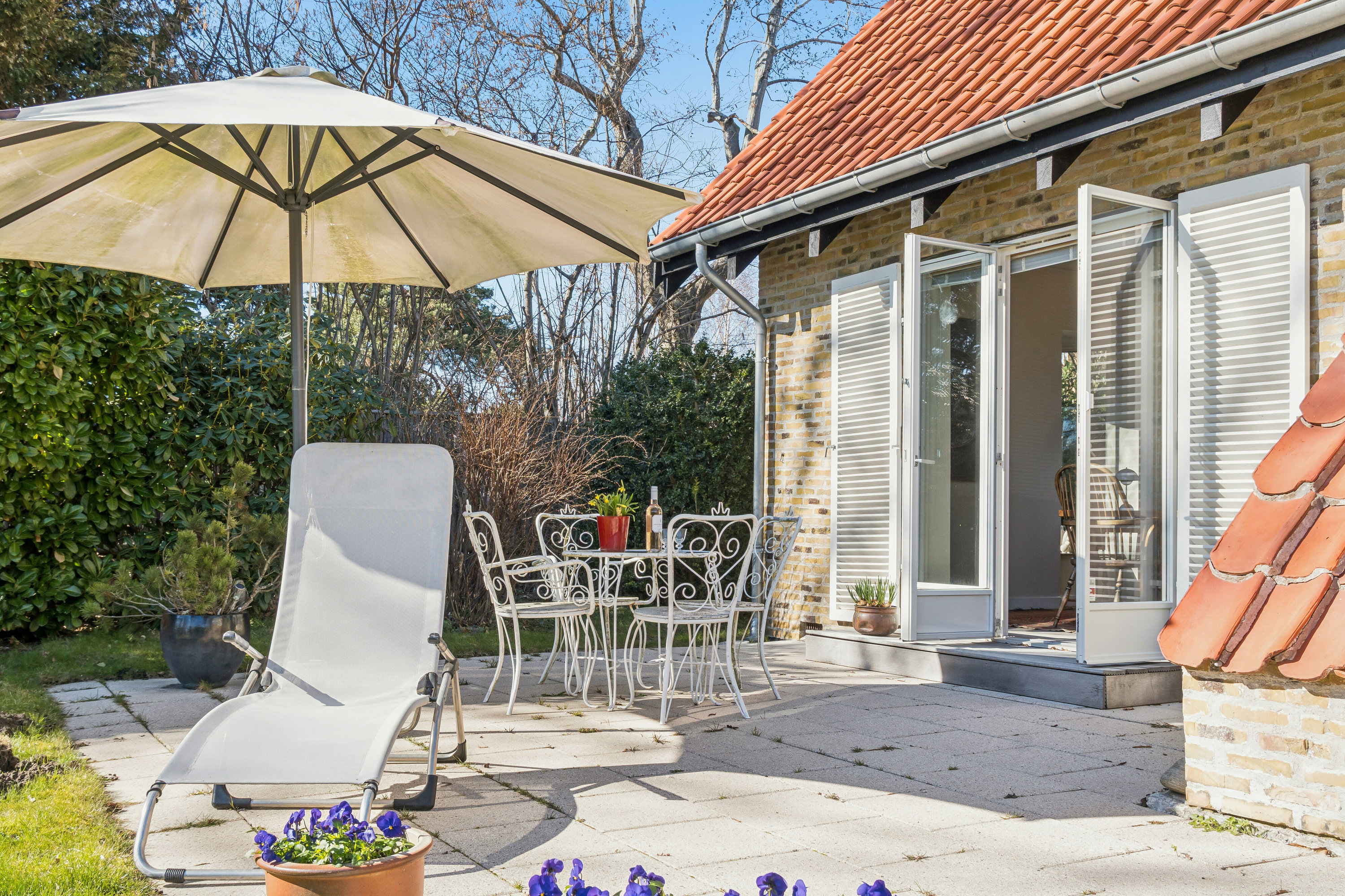 Fremhævet terrasse billede i fuldskærmstilstand. Billede af Villingebæk Strandvej 553, 3100 Hornbæk