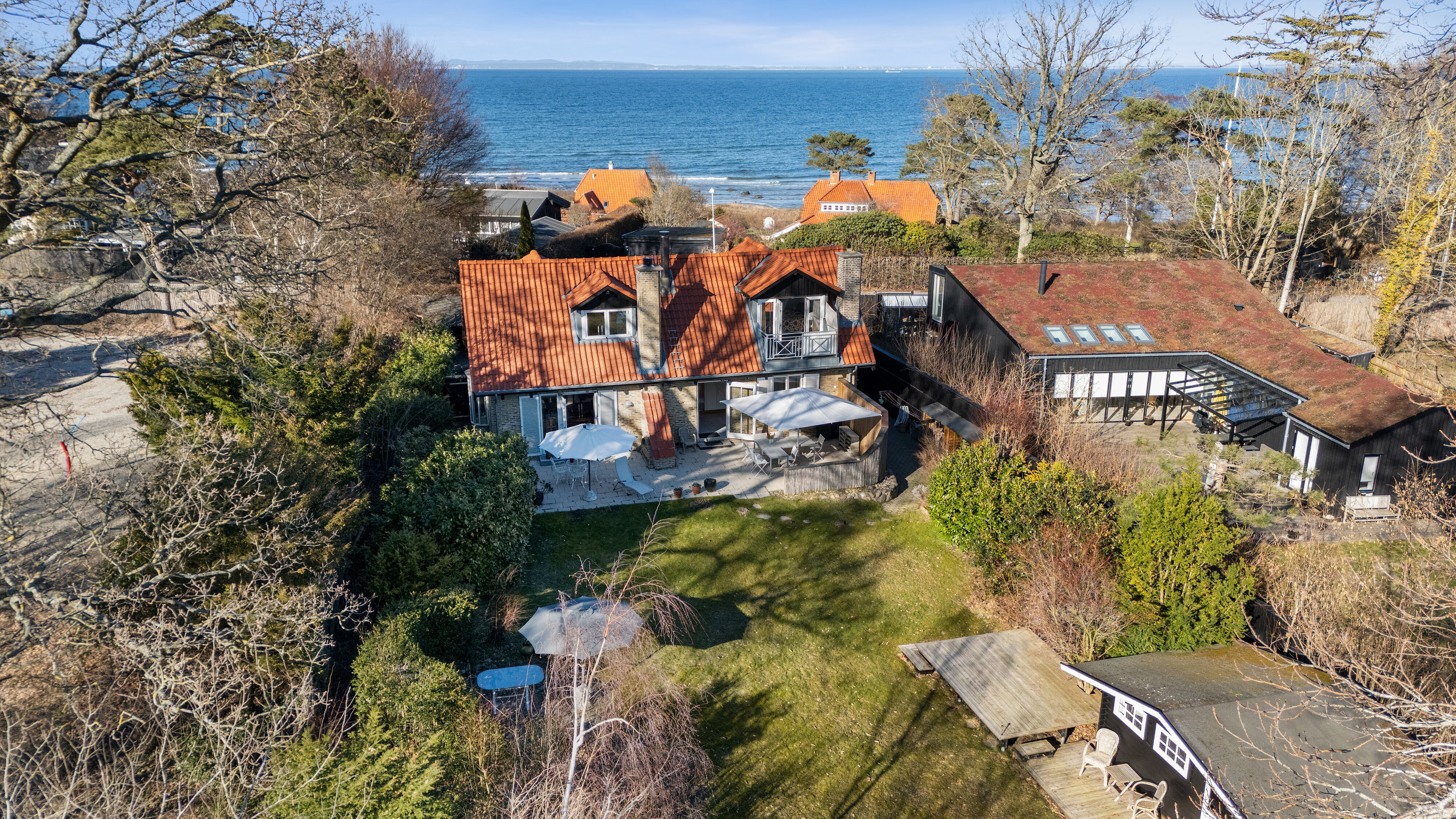 Fremhævet udendørs billede i fuldskærmstilstand. Billede af Villingebæk Strandvej 553, 3100 Hornbæk