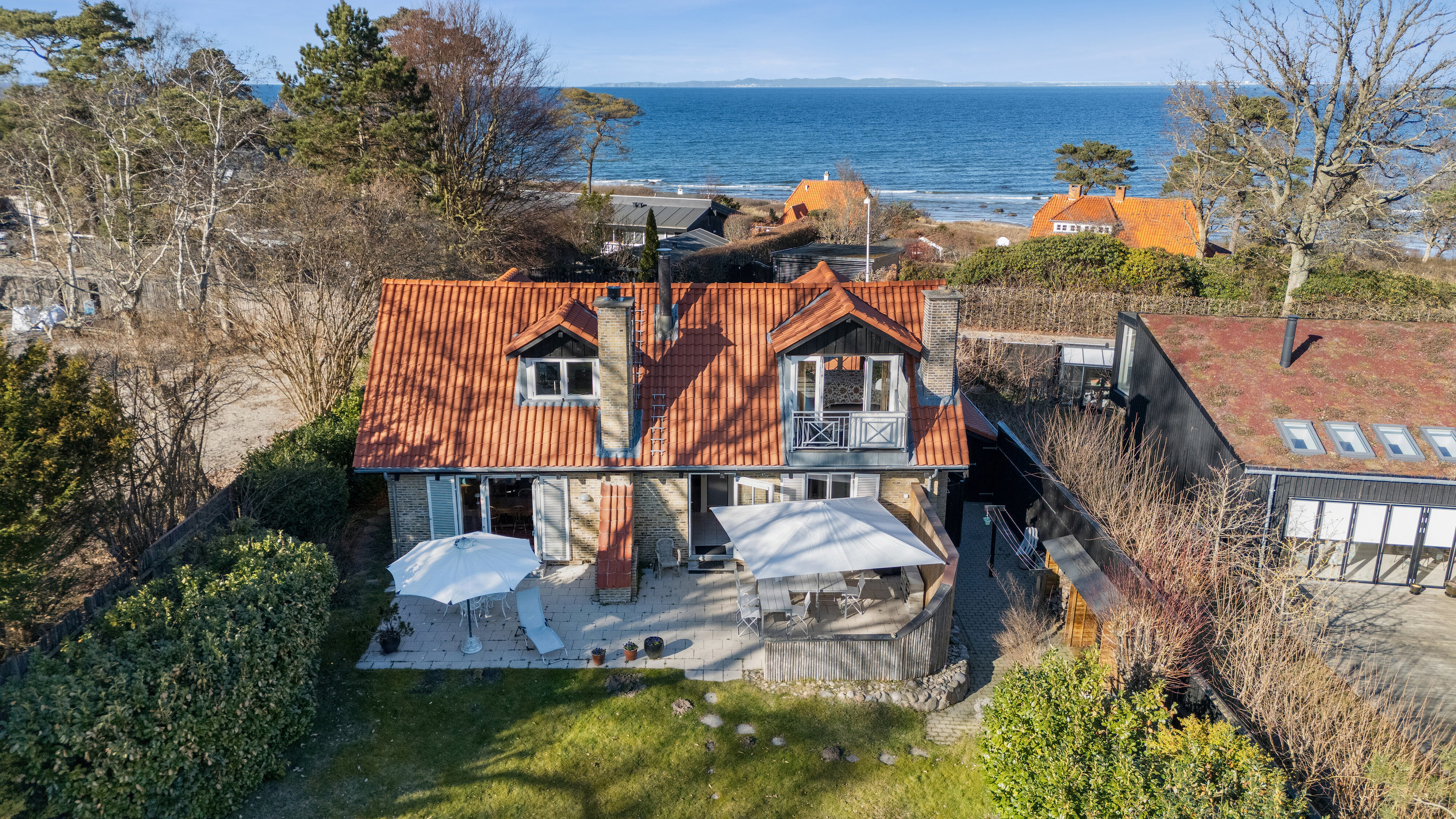 Fremhævet udendørs billede i fuldskærmstilstand. Billede af Villingebæk Strandvej 553, 3100 Hornbæk