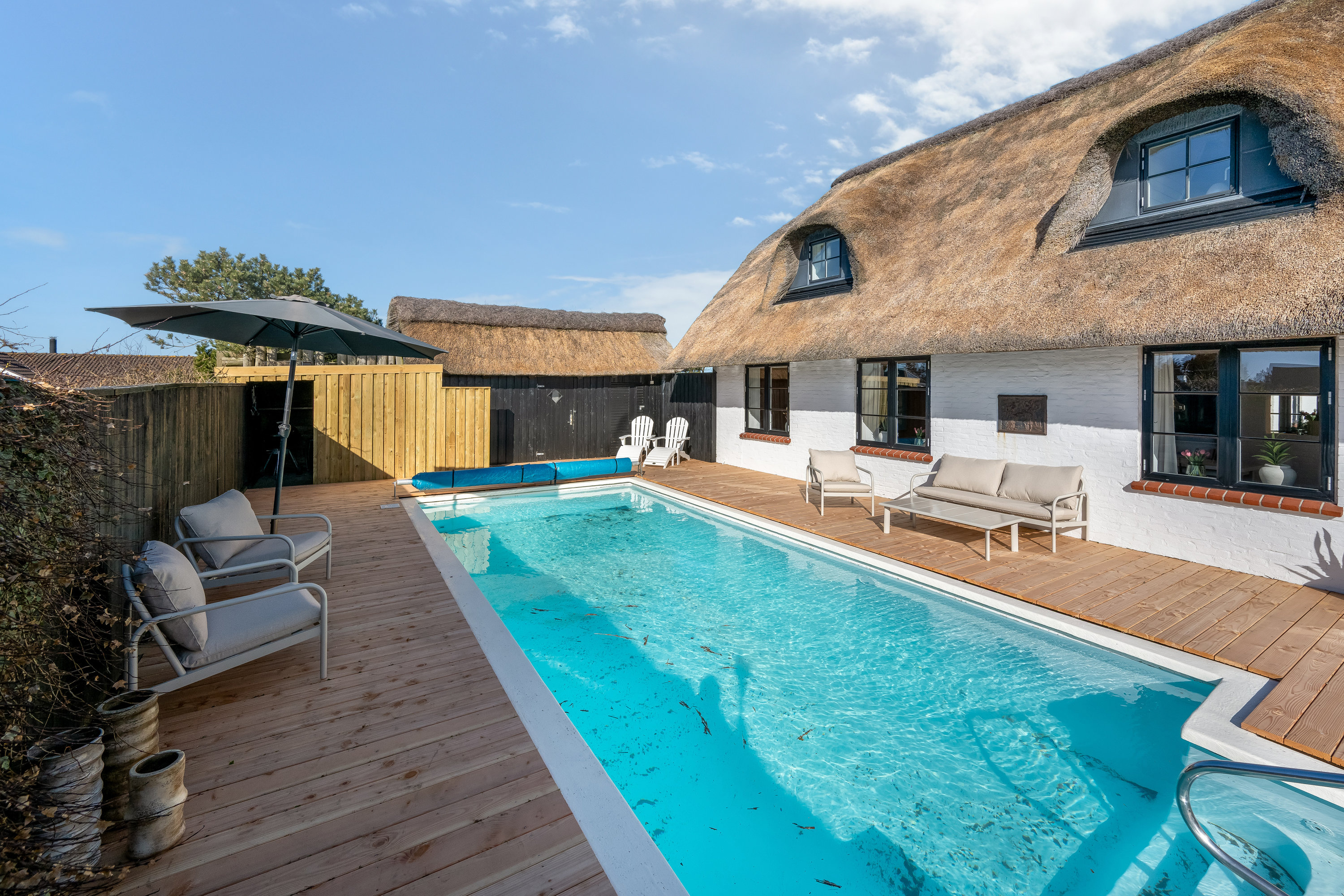 Fremhævet facade billede i fuldskærmstilstand. Billede af Lyngvig Havnevej 40, Nr Lyngvig, 6960 Hvide Sande