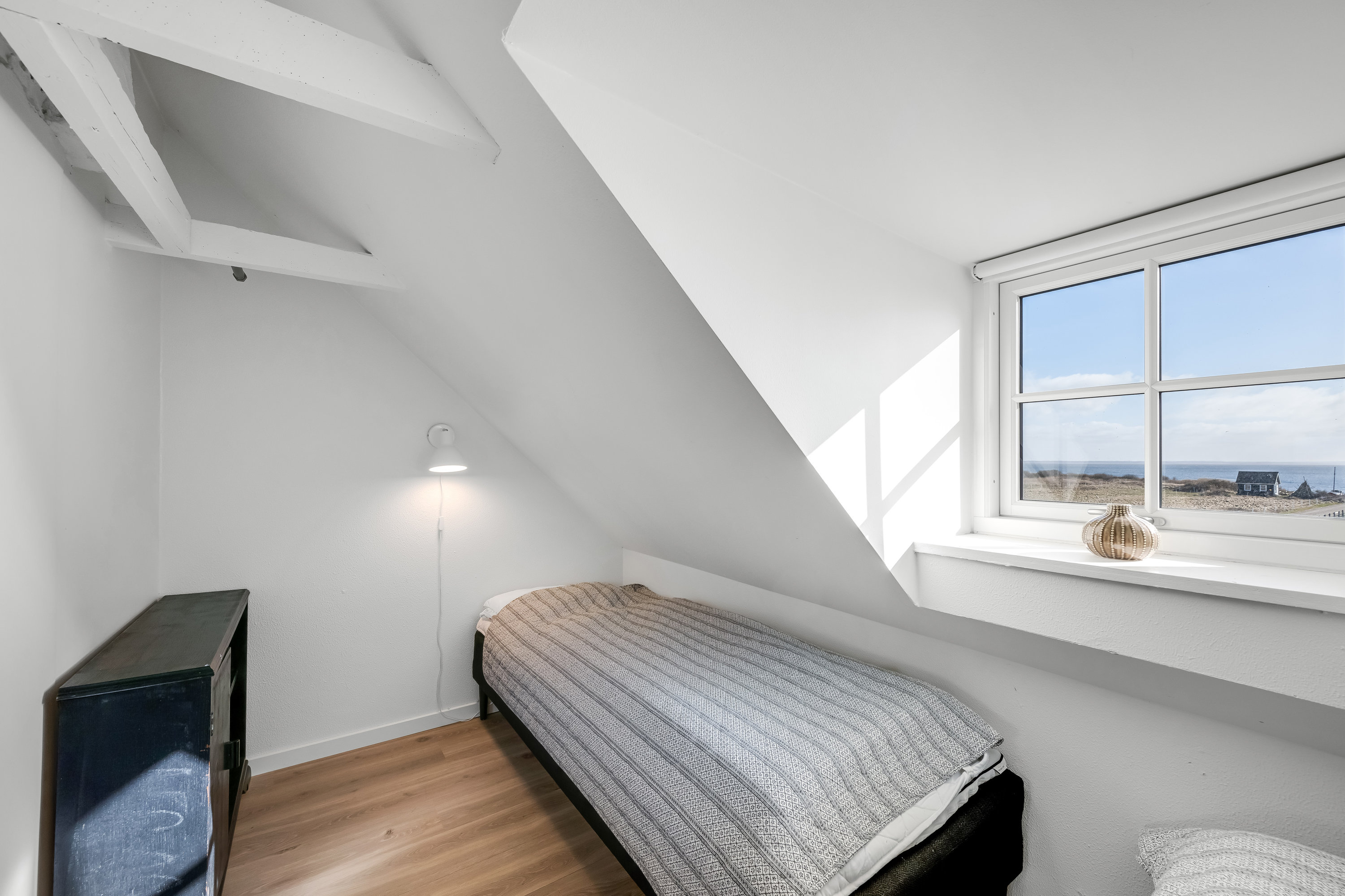 Fremhævet soveværelse billede i fuldskærmstilstand. Billede af Lyngvig Havnevej 40, Nr Lyngvig, 6960 Hvide Sande