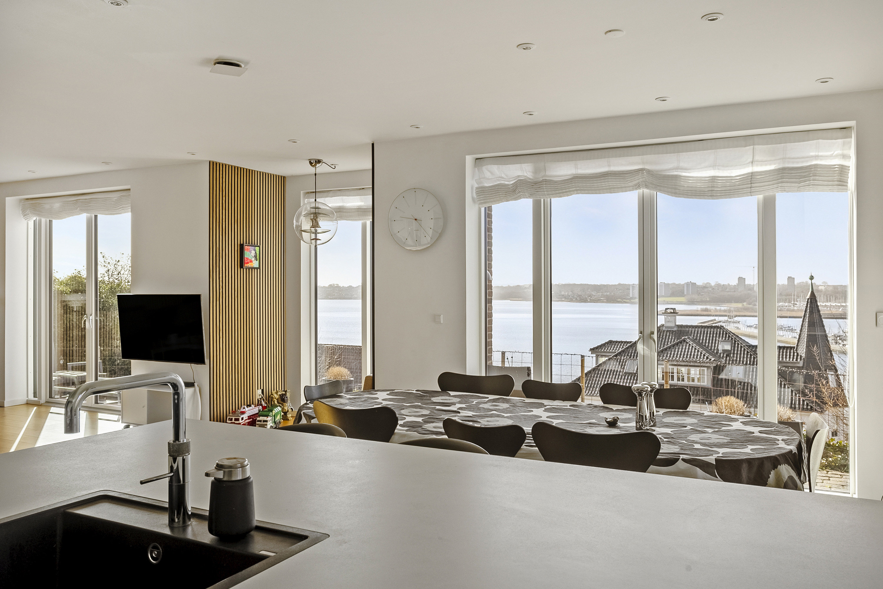 Fremhævet spisestue billede i fuldskærmstilstand. Billede af Strandvejen 3, 6000 Kolding