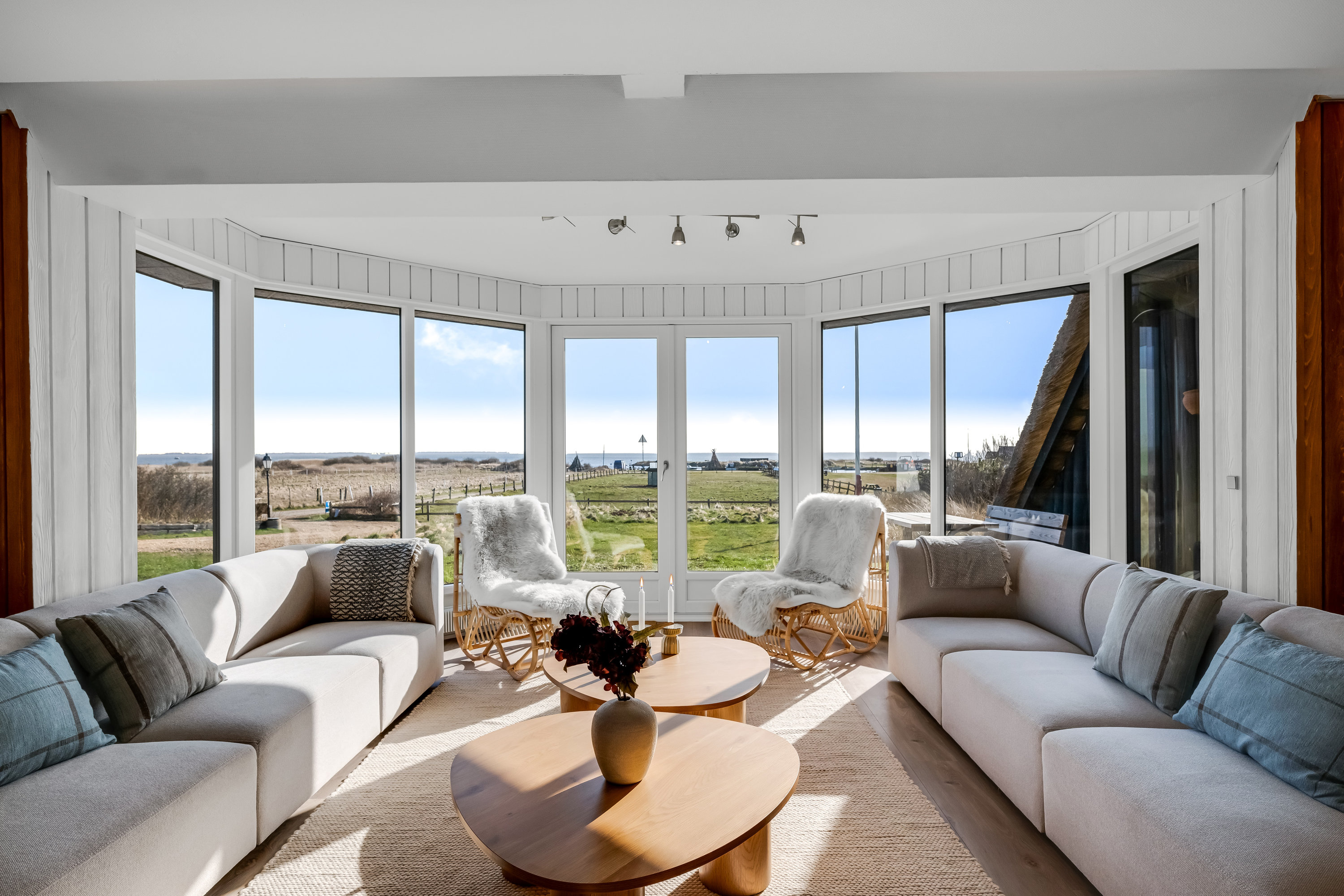 Fremhævet stue billede i fuldskærmstilstand. Billede af Lyngvig Havnevej 40, Nr Lyngvig, 6960 Hvide Sande