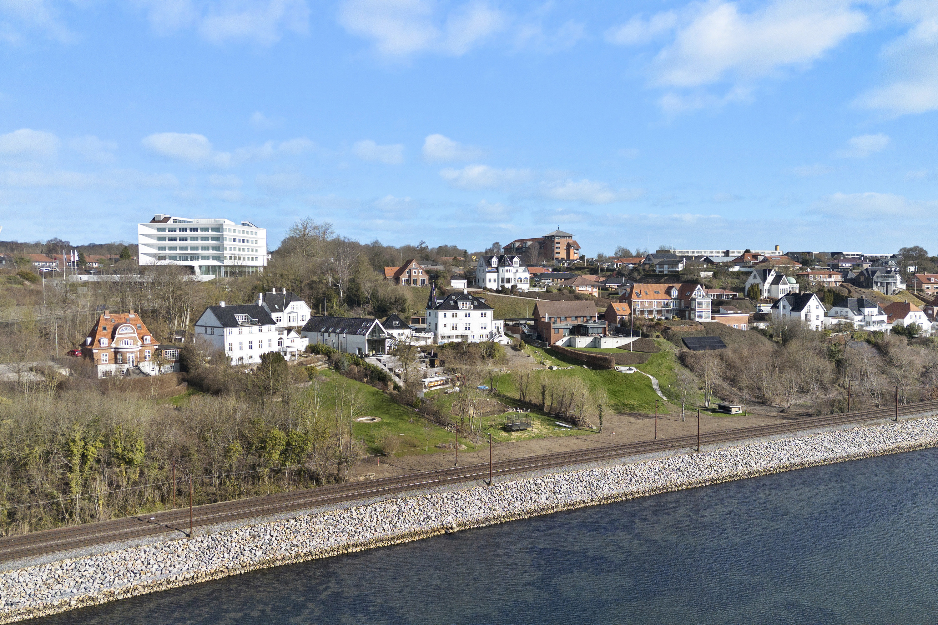 Fremhævet ejendommen billede i fuldskærmstilstand. Billede af Strandvejen 3, 6000 Kolding