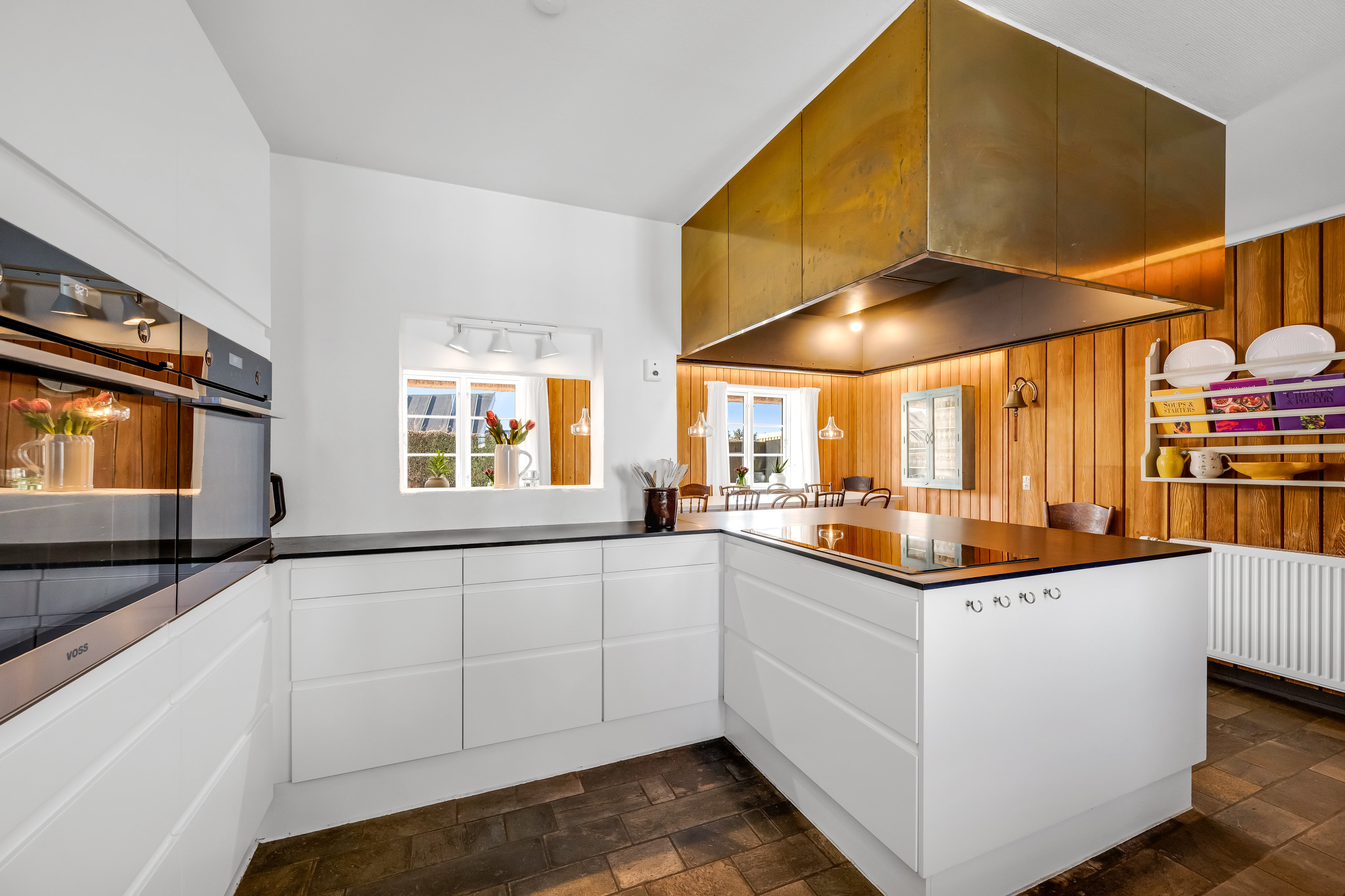 Fremhævet køkken billede i fuldskærmstilstand. Billede af Lyngvig Havnevej 40, Nr Lyngvig, 6960 Hvide Sande