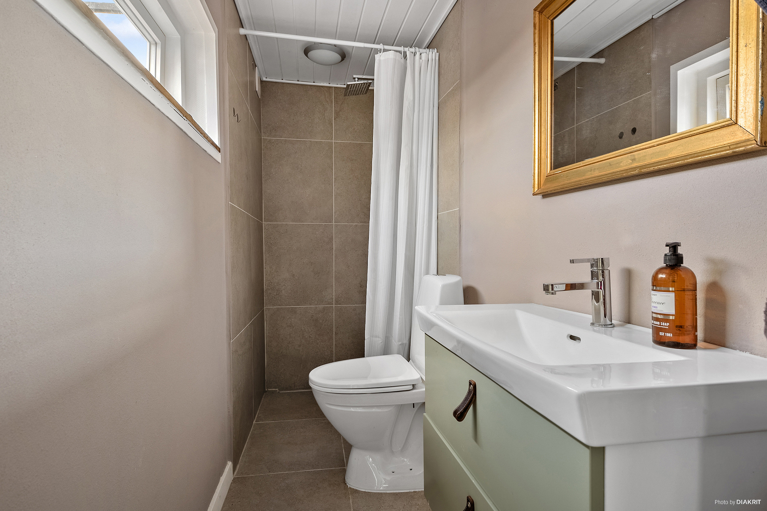 Fremhævet badeværelse billede i fuldskærmstilstand. Billede af Pilevej 6, Saksild Str, 8300 Odder