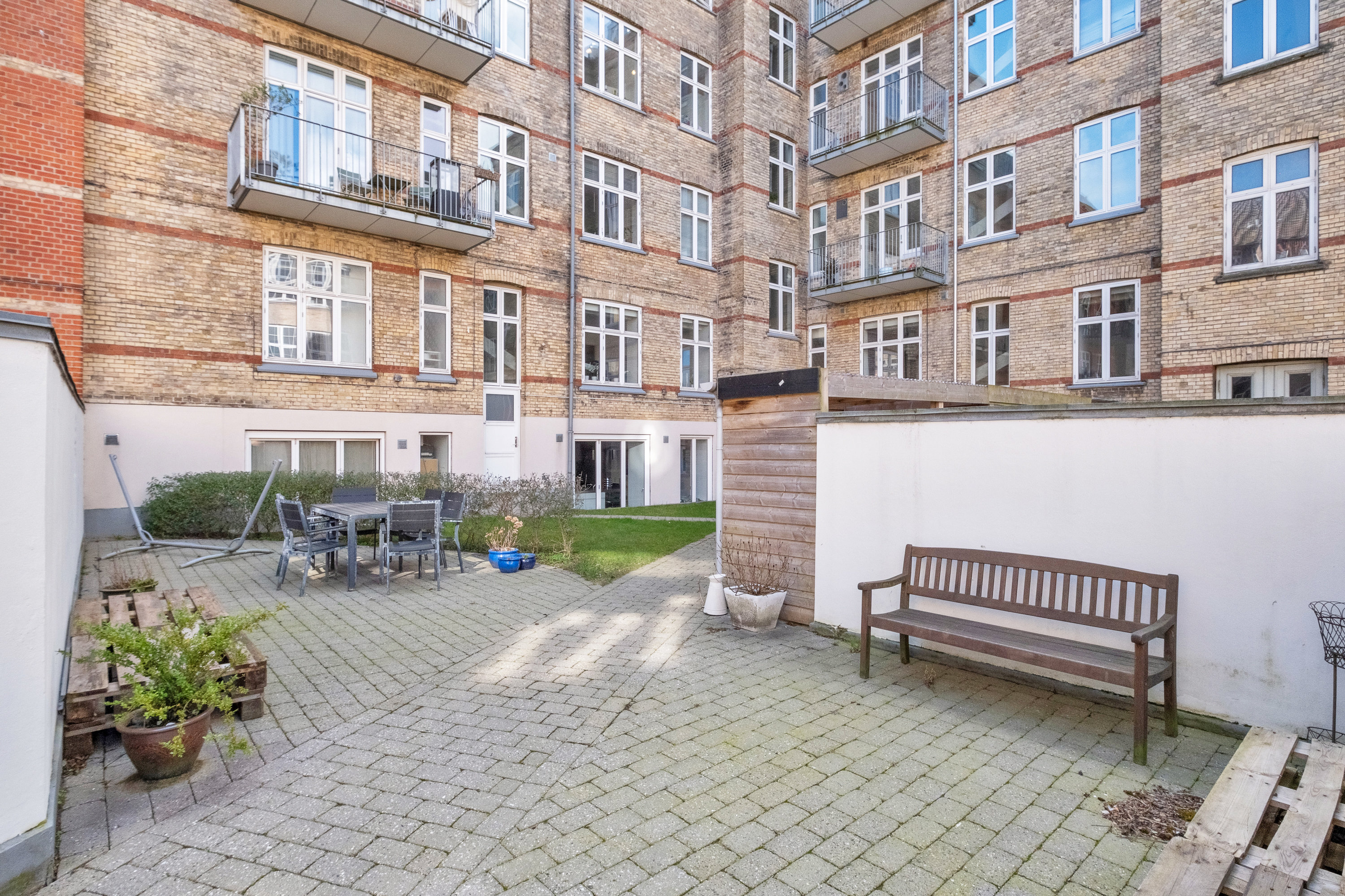 Fremhævet gårdmiljø billede i fuldskærmstilstand. Billede af Christiansgade 25, st.. th., 8000 Aarhus C