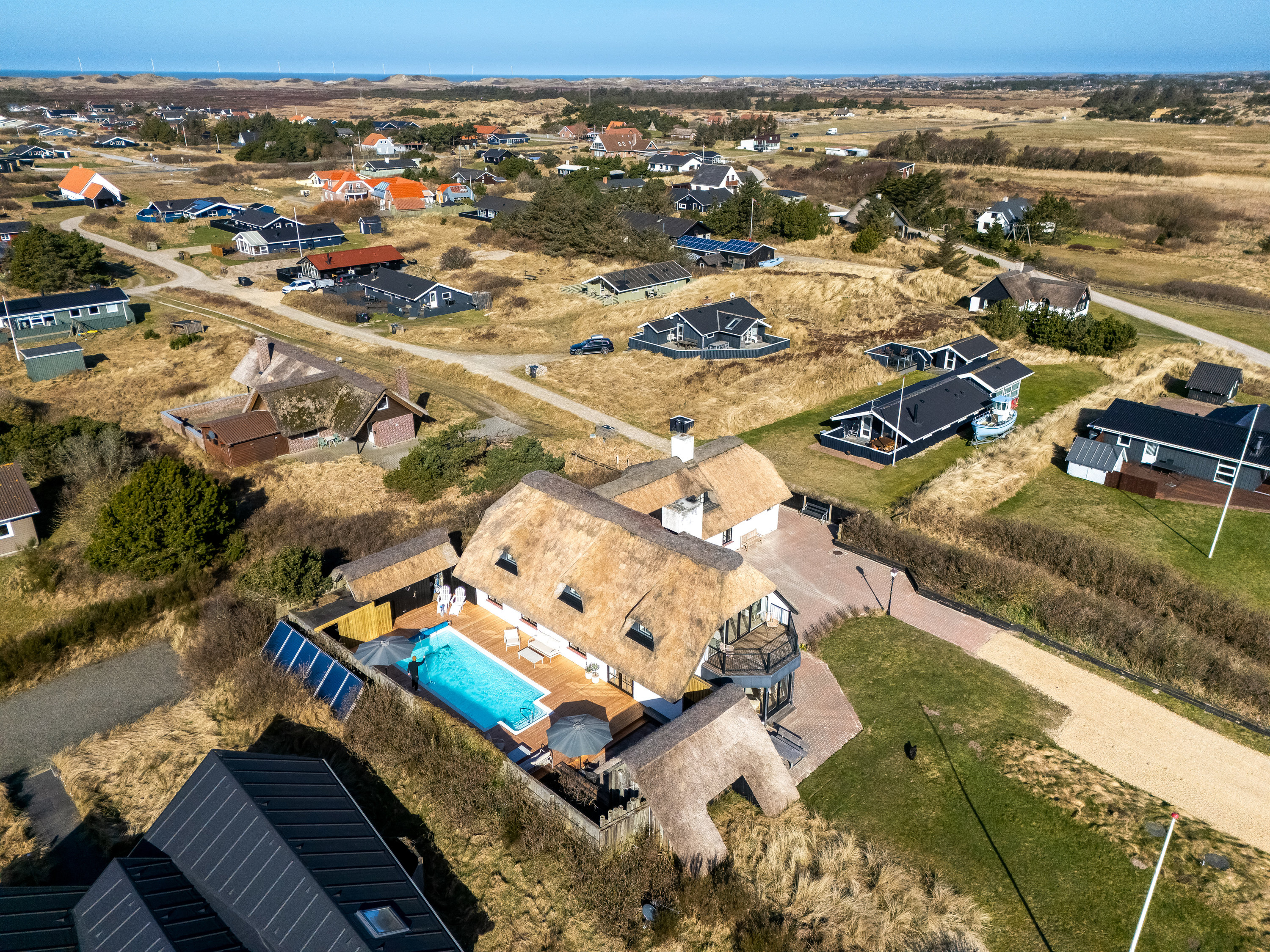 Fremhævet luftfoto billede i fuldskærmstilstand. Billede af Lyngvig Havnevej 40, Nr Lyngvig, 6960 Hvide Sande