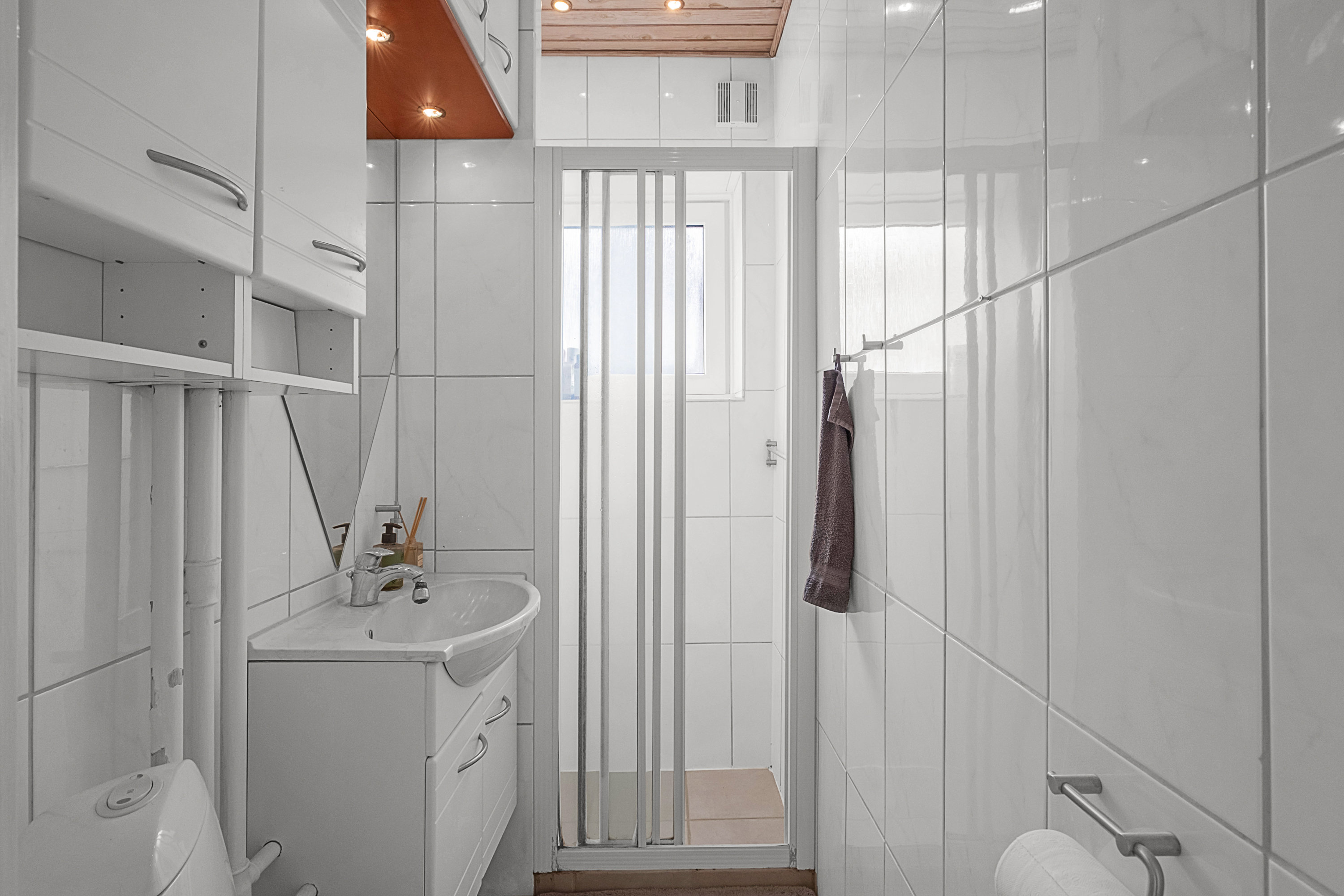 Fremhævet badeværelse billede i fuldskærmstilstand. Billede af Vestre Ringgade 216, 3. tv., 8000 Aarhus C