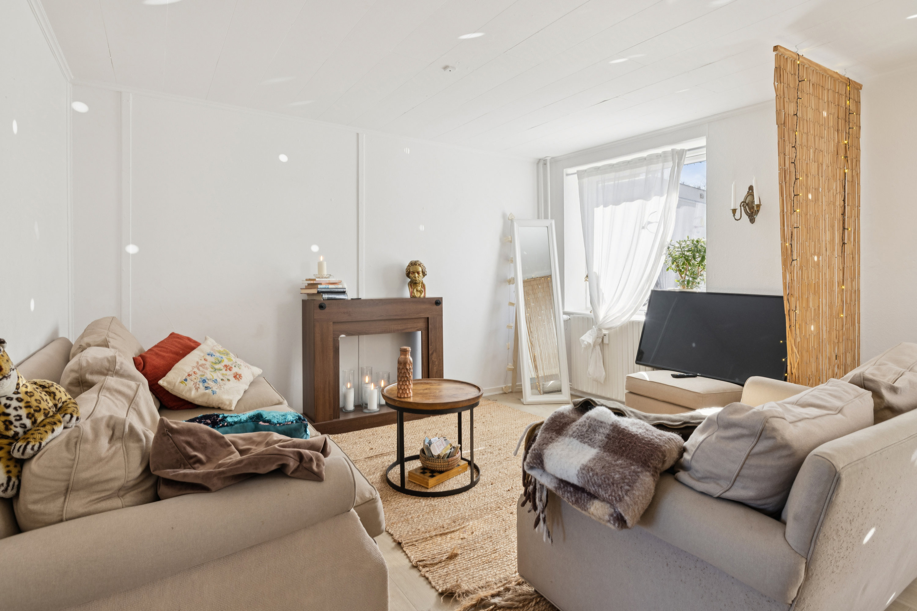 Fremhævet stue billede i fuldskærmstilstand. Billede af Thorsgade 14A+B, Thorsager, 8410 Rønde