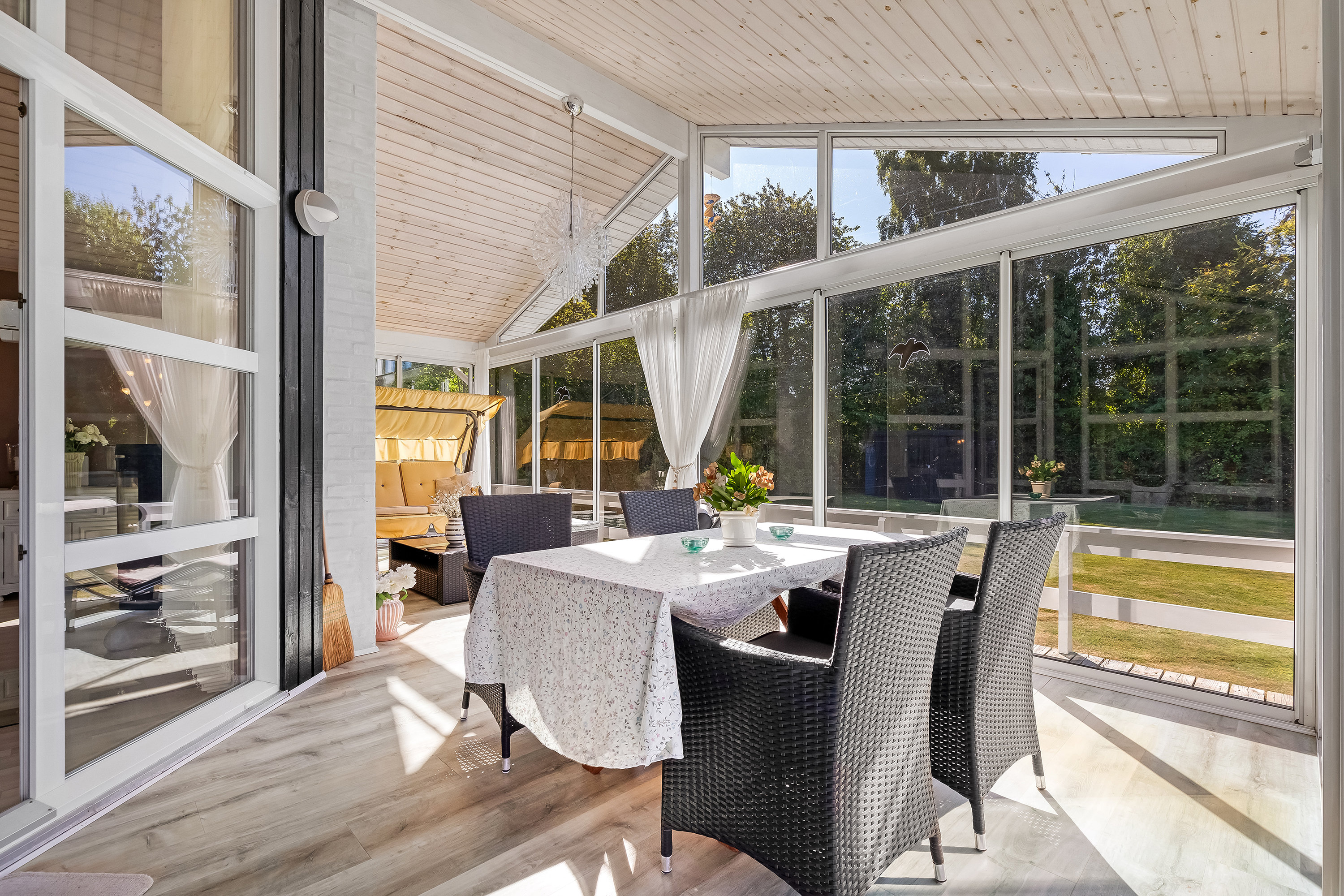 Fremhævet udestue billede i fuldskærmstilstand. Billede af Agerkær 29, Udsholt, 3250 Gilleleje