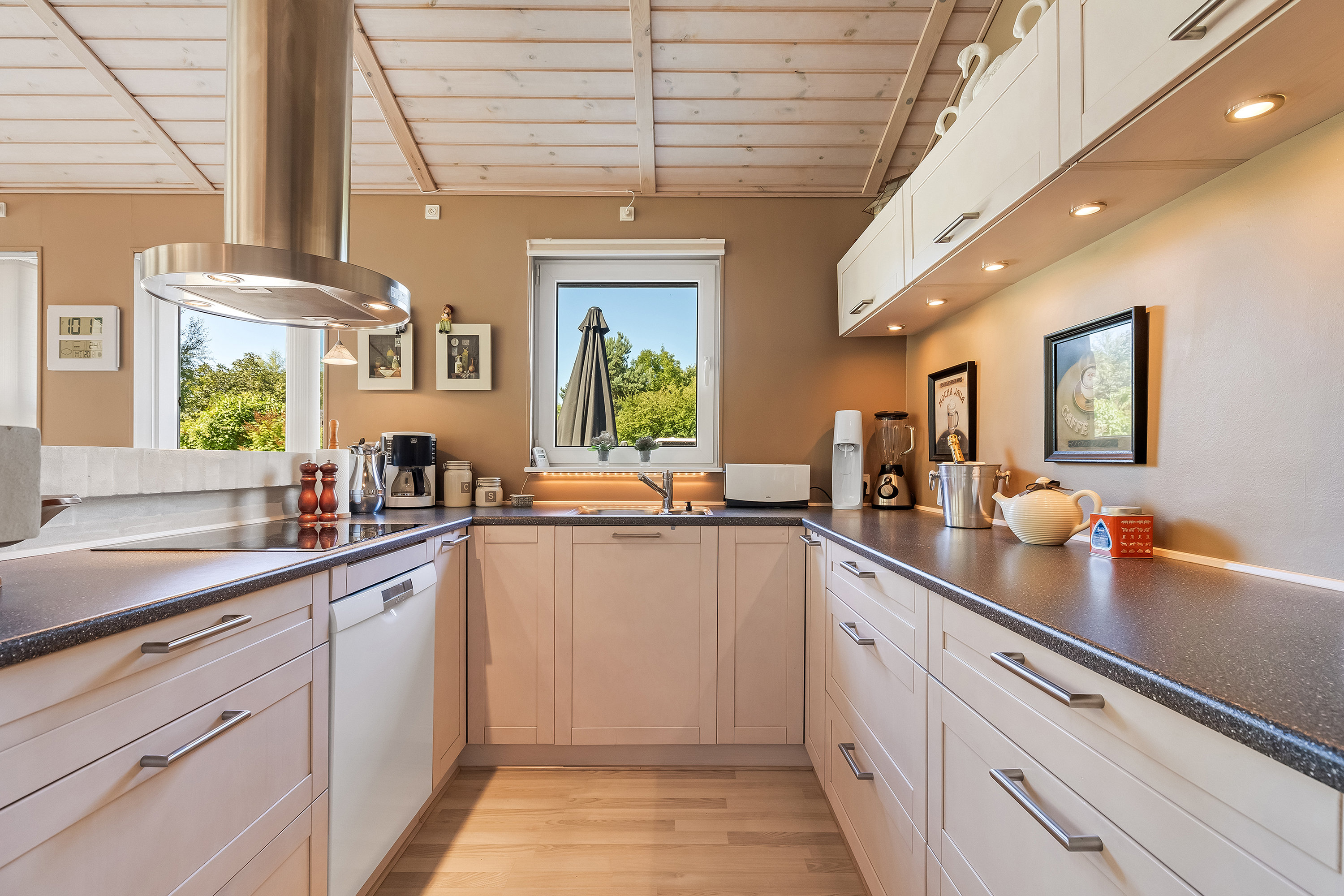 Fremhævet køkken billede i fuldskærmstilstand. Billede af Agerkær 29, Udsholt, 3250 Gilleleje