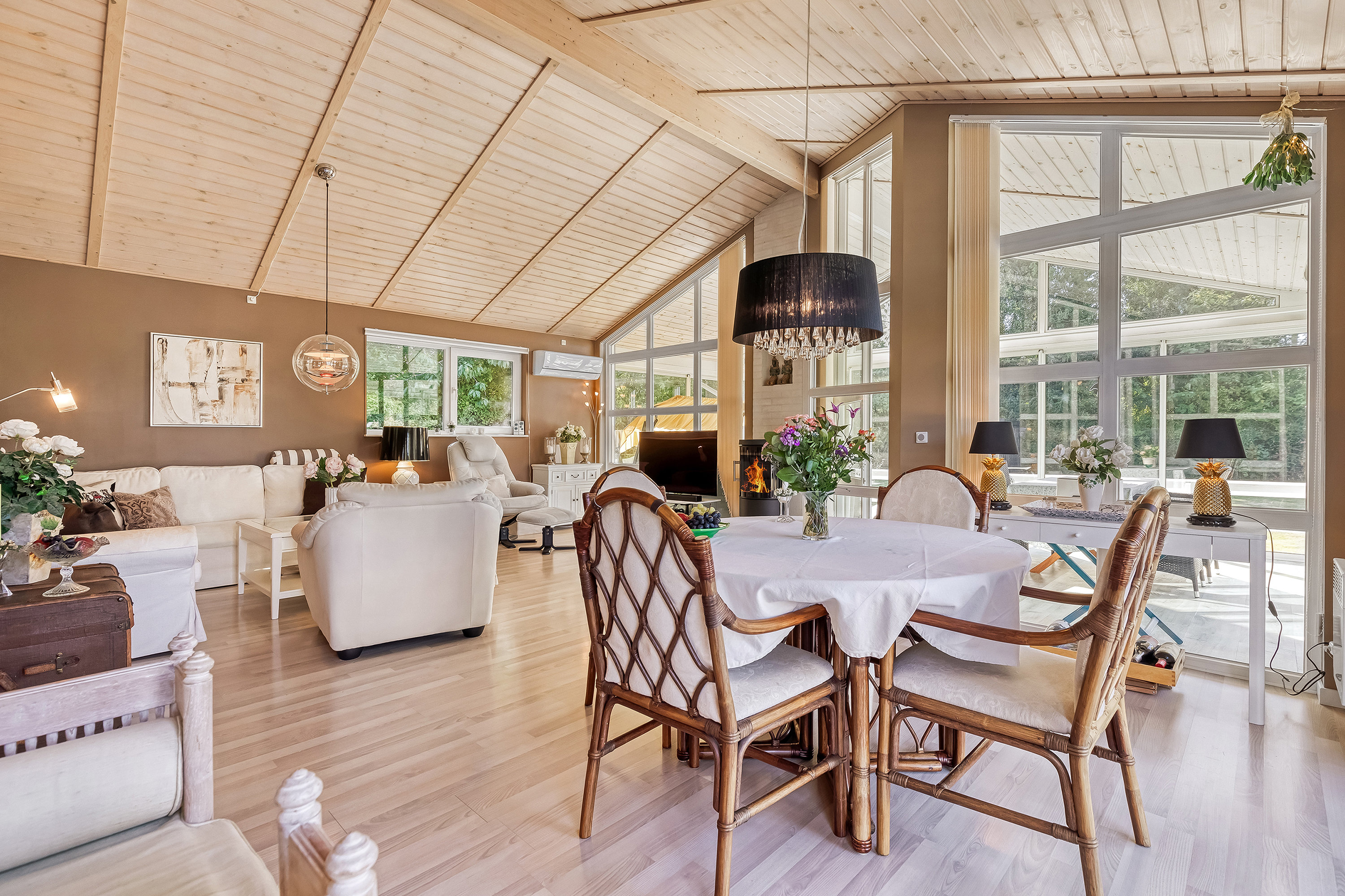 Fremhævet stue billede i fuldskærmstilstand. Billede af Agerkær 29, Udsholt, 3250 Gilleleje